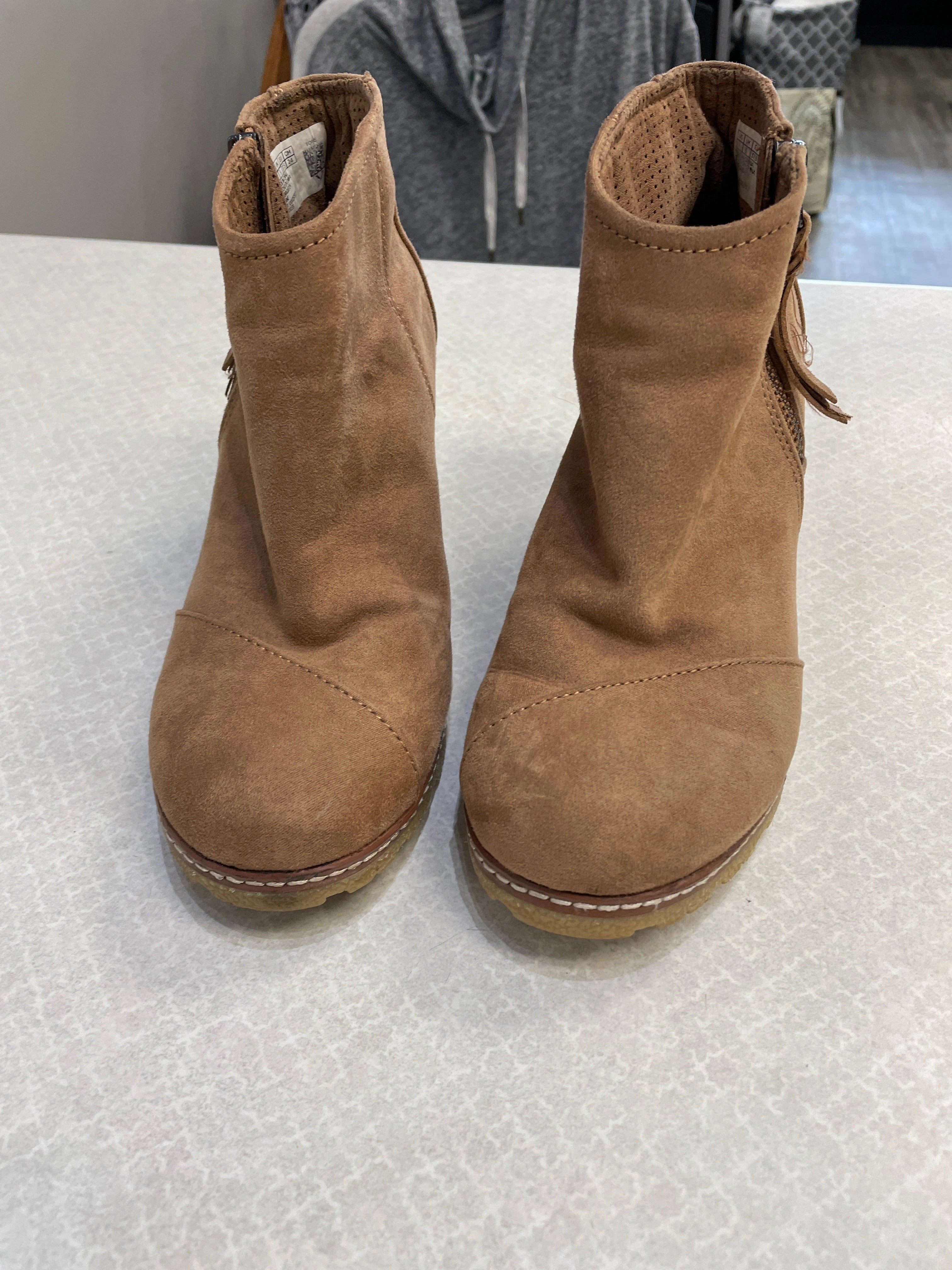 Noise free Easy On Design Boots Ankle Heels By Toms In Tan, Size: 7