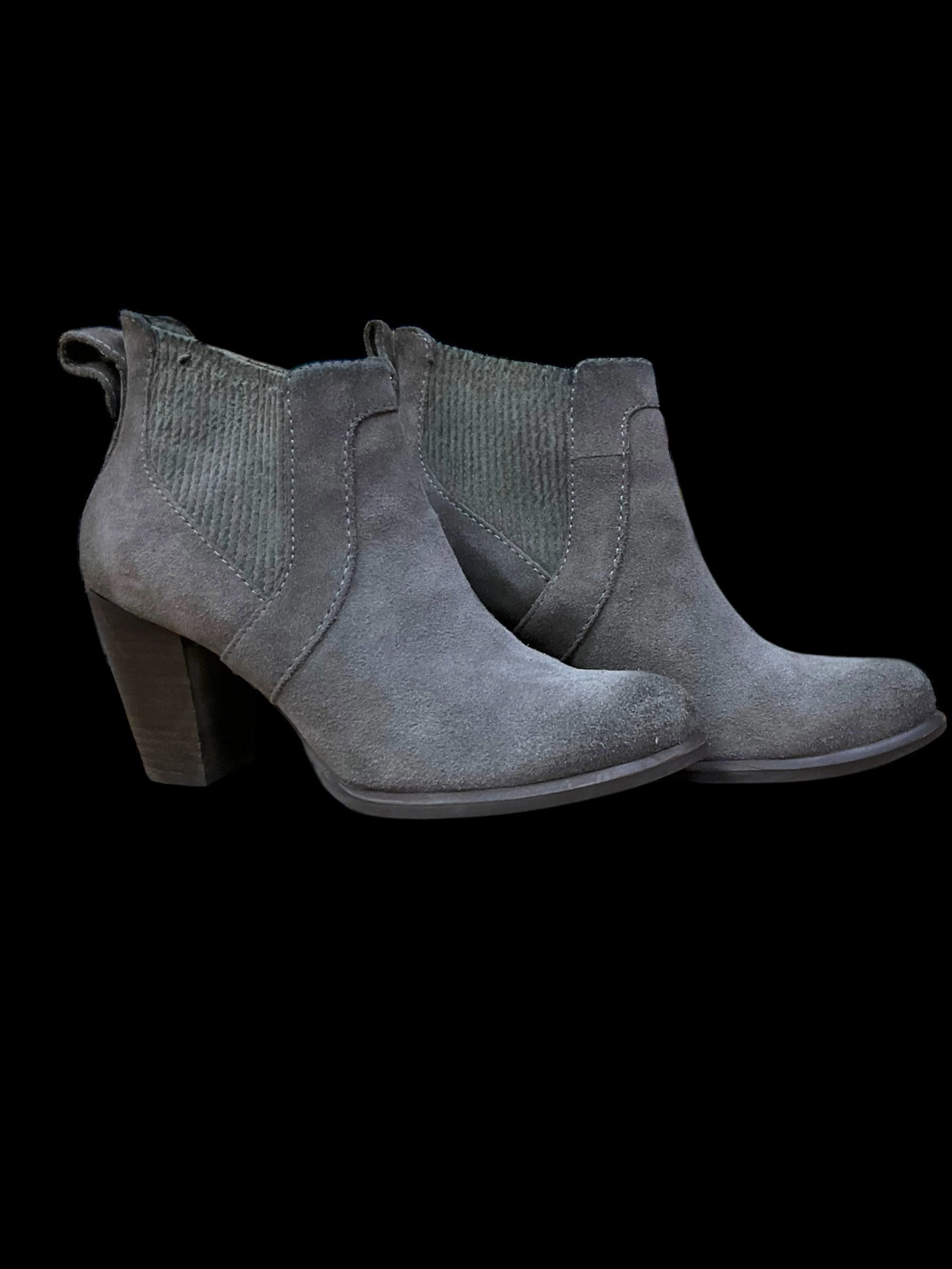 outdoor chill Eco Material Functional Minimalist Boots Ankle Heels By Ugg In Grey, Size: 7
