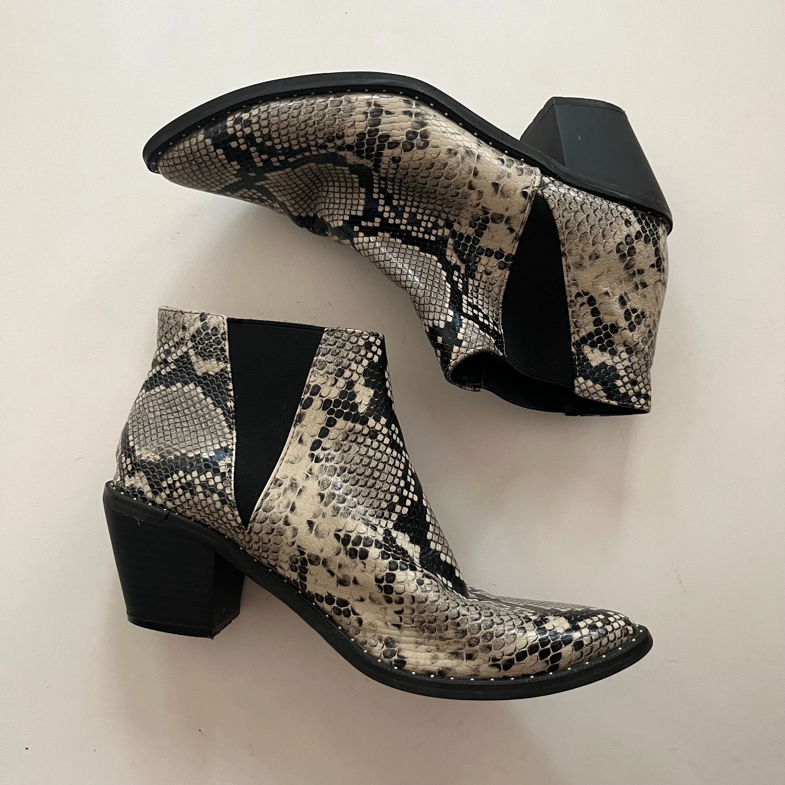 Knit Top Anti Odor Rainy Day Commuter Boots Ankle Heels By Universal Thread In Animal Print, Size: 8
