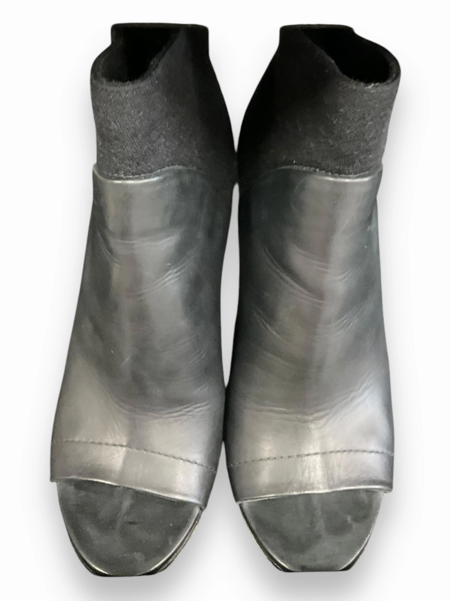 Cozy And Stylish Leather Material Boots Ankle Heels By Vince Camuto In Black, Size: 8