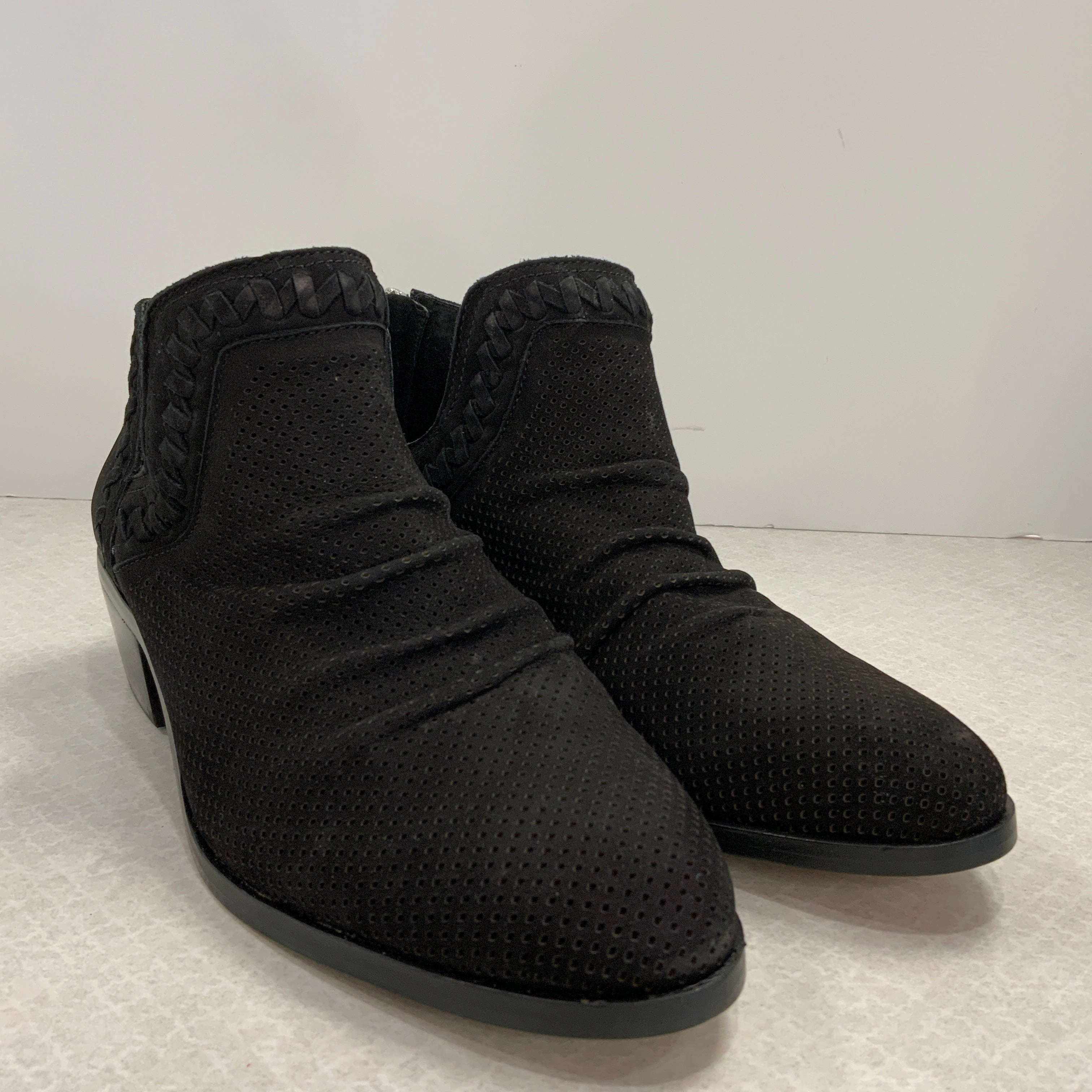 Boots Ankle Heels By Vince Camuto In Black, Size: 9.5 Comfortable bend