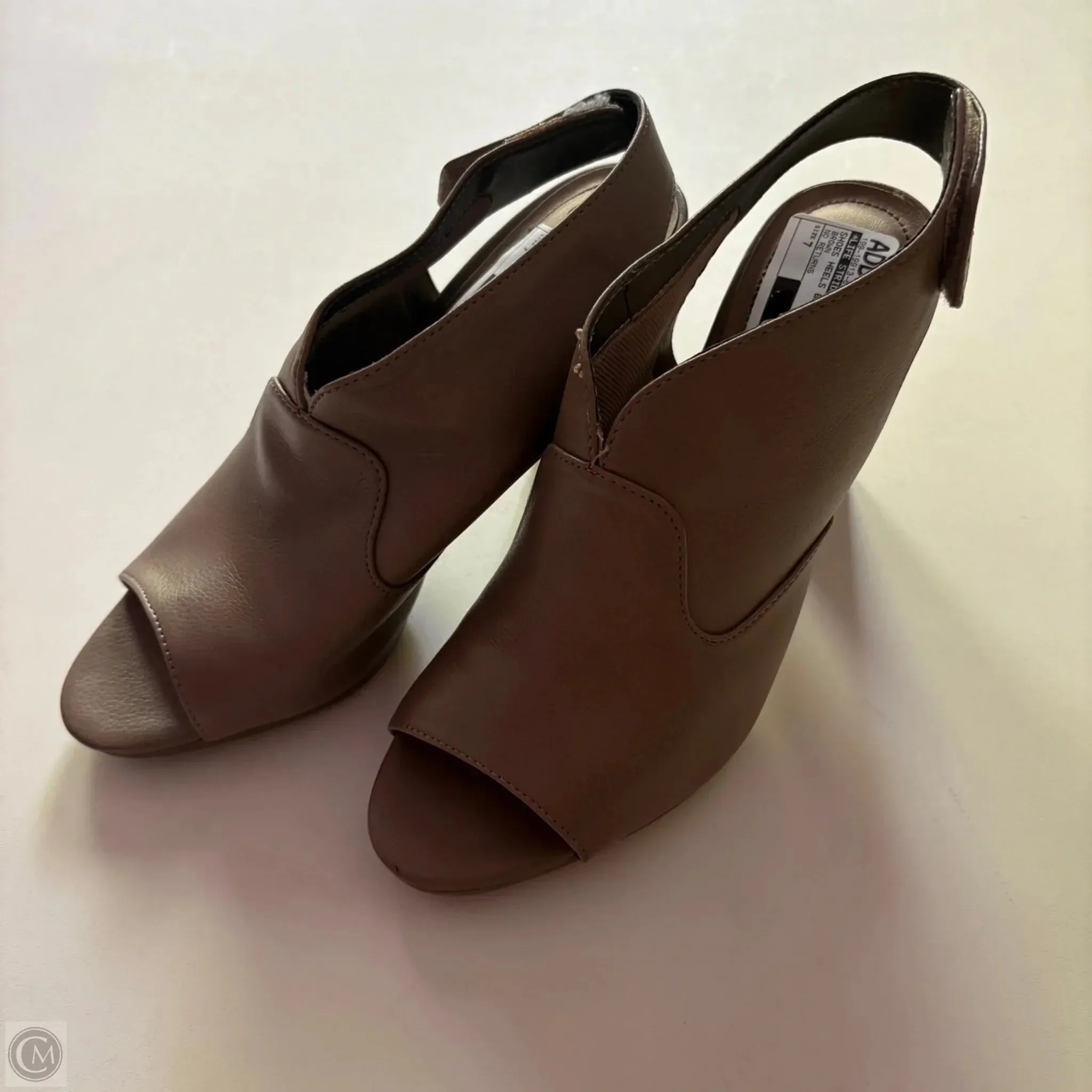 Timeless Design Low Top Shoes Heels Block By Life Stride In Brown, Size: 7