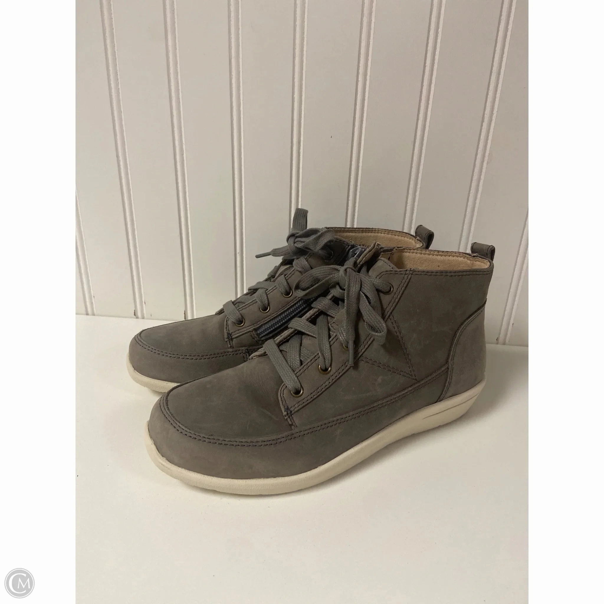 Boots Ankle Flats By Vionic In Grey, Size: 5 Rugged Walk