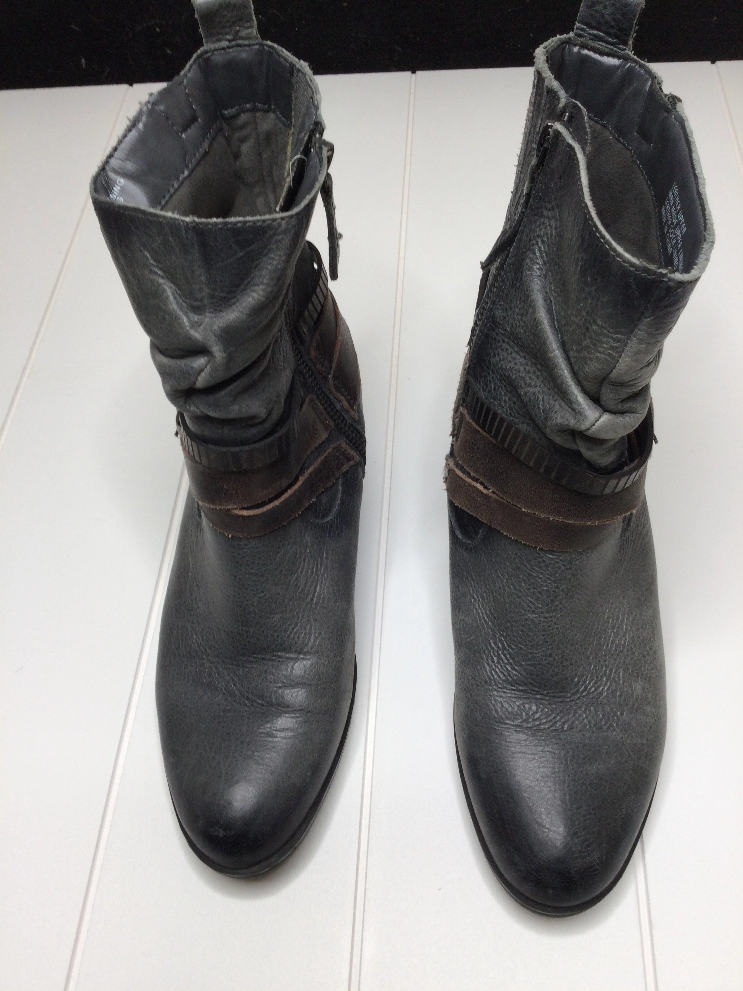 Seamless Comfort Remote Hiking Boots Ankle Heels By Earth  Size: 7.5
