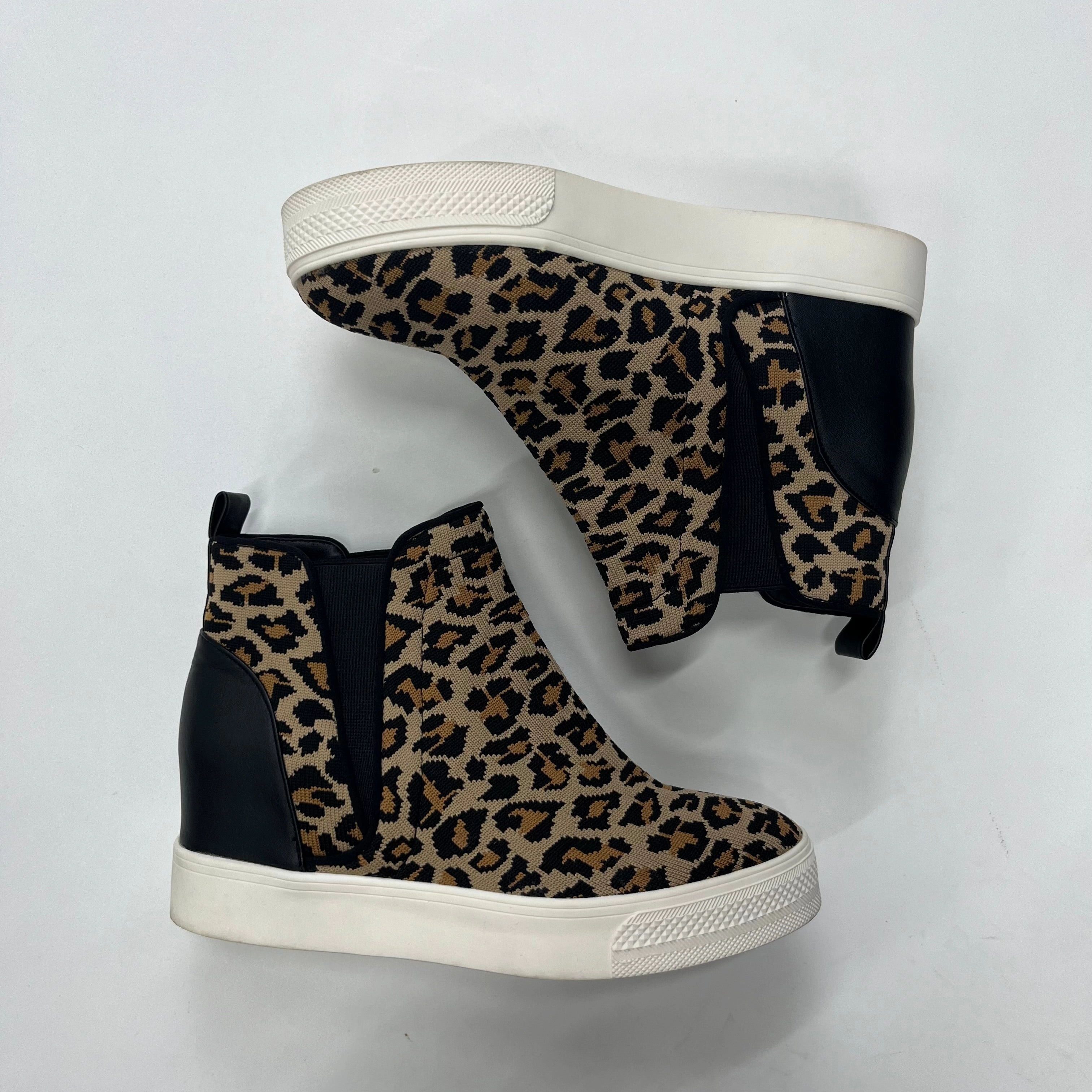 High Top Non Marking Outsole Boots Ankle Flats By Steve Madden  Size: 7.5