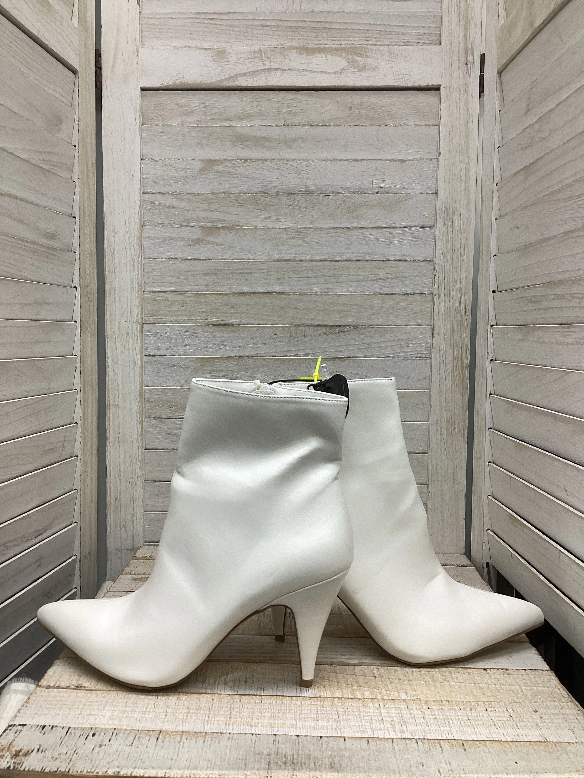 Resort Mode Boots Ankle Heels By Carlos By Carlos Santana In White, Size: 10