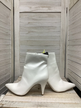 Resort Mode Boots Ankle Heels By Carlos By Carlos Santana In White, Size: 10