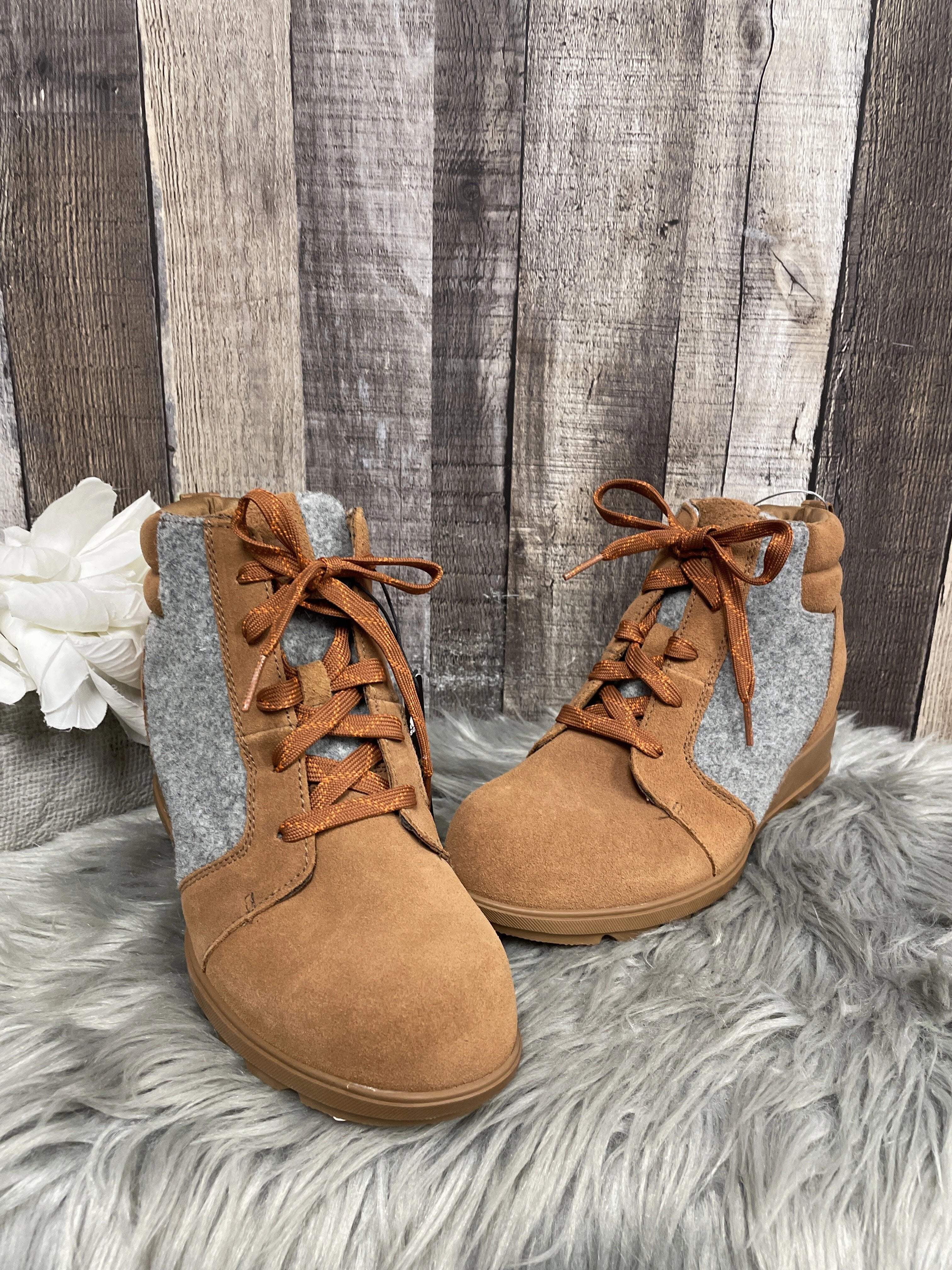 Outdoor Performance Rugged Function Boots Ankle Heels By Sorel  Size: 9.5
