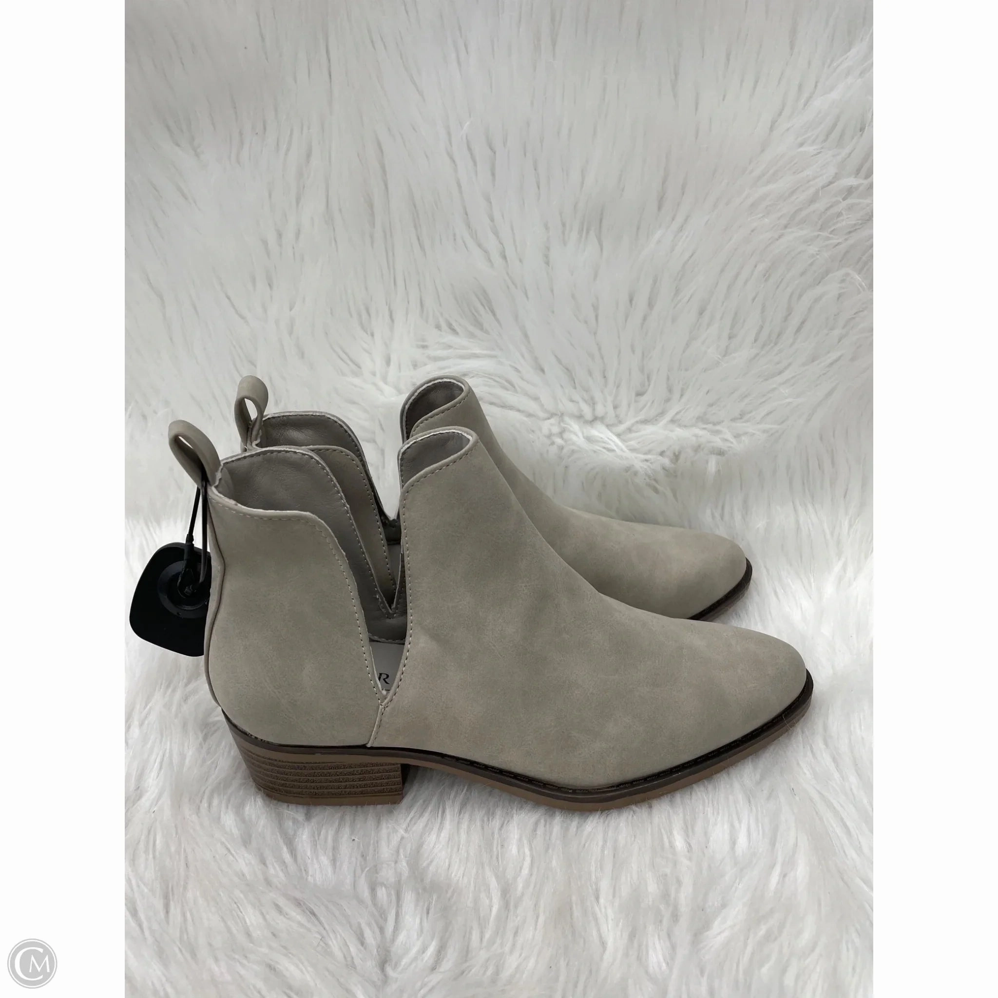 Smooth Soles Boots Ankle Flats By Serra In Grey, Size: 7