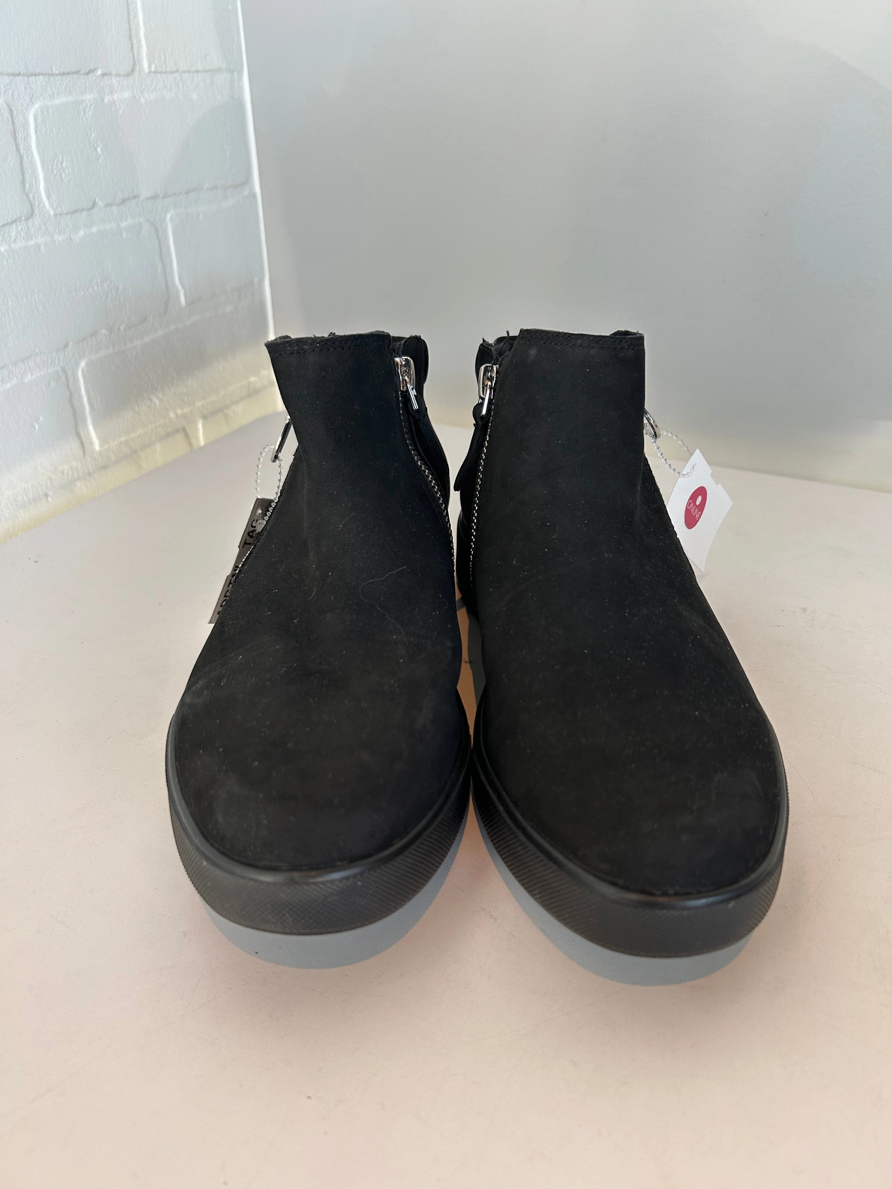 All-Purpose Style Boots Ankle Flats By Munro In Black, Size: 9