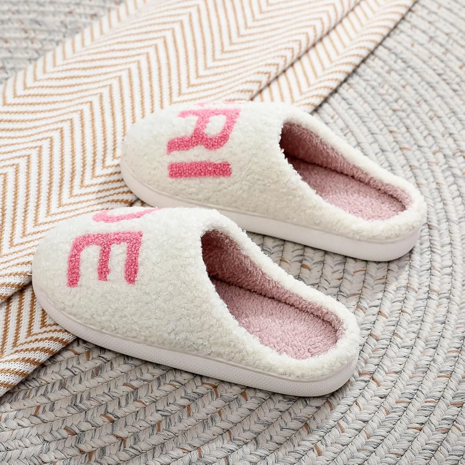 Cute Womens Slippers Memory Foam Cartoon Animal Slippers Winter Warm Fuzzy House Shoes Cozy Fashion Indoor Slippers
