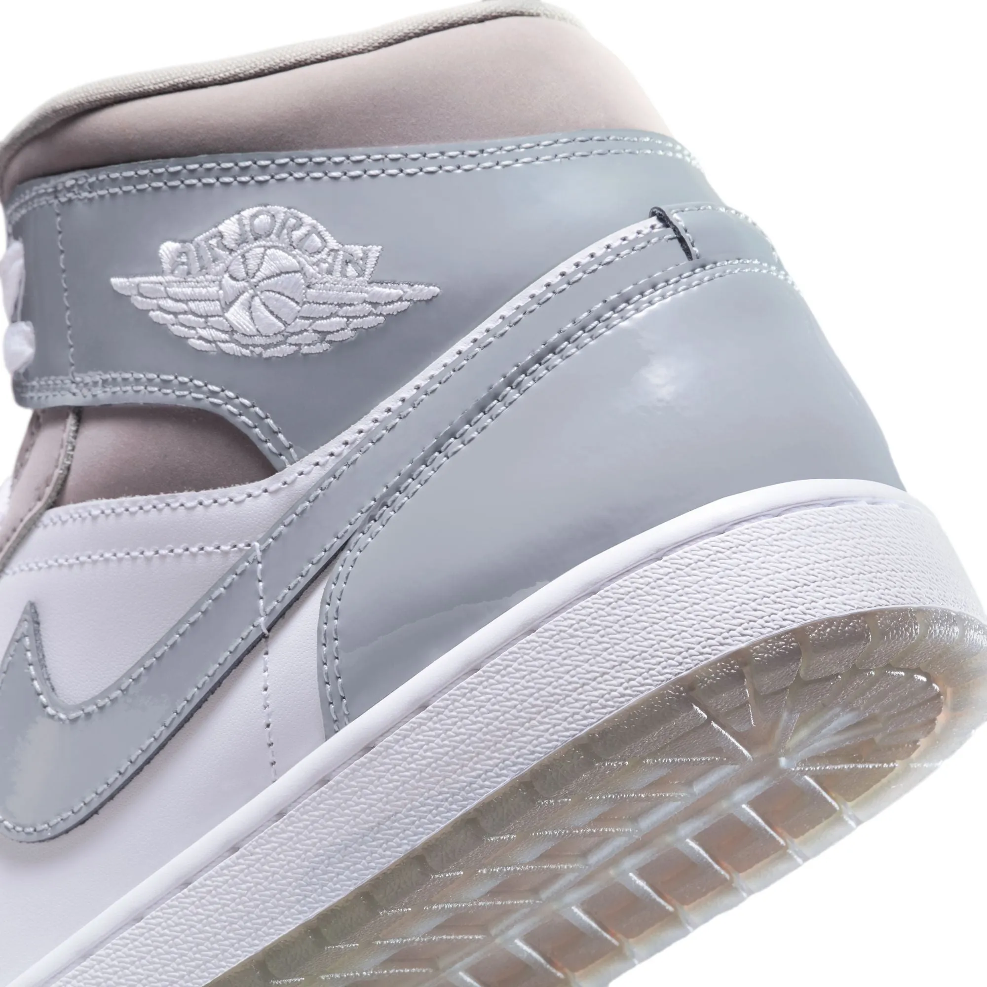 Air Jordan 1 Mens Mid SE Shoes Non Slip Outsole Grip sports running gear