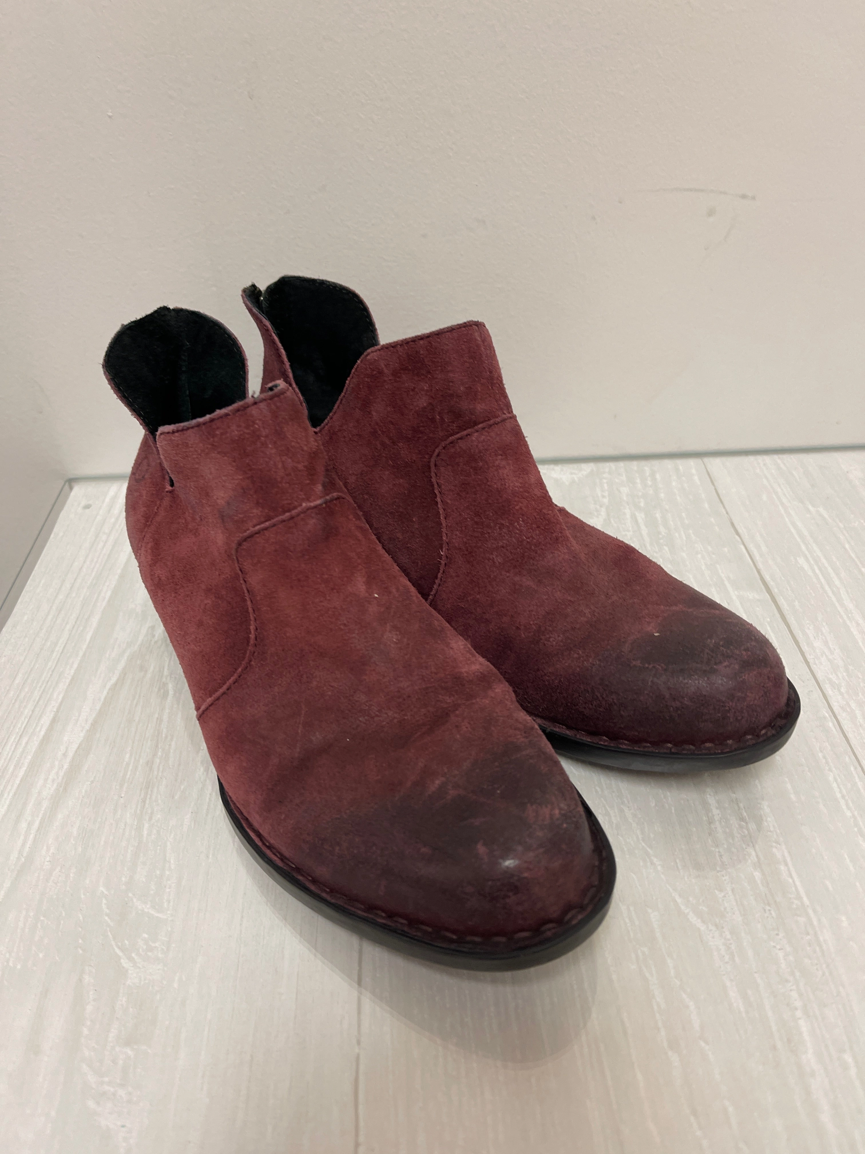 Boots Ankle Heels By Born In Red, Size: 8.5 Storm Wear Rugged Built City Walking