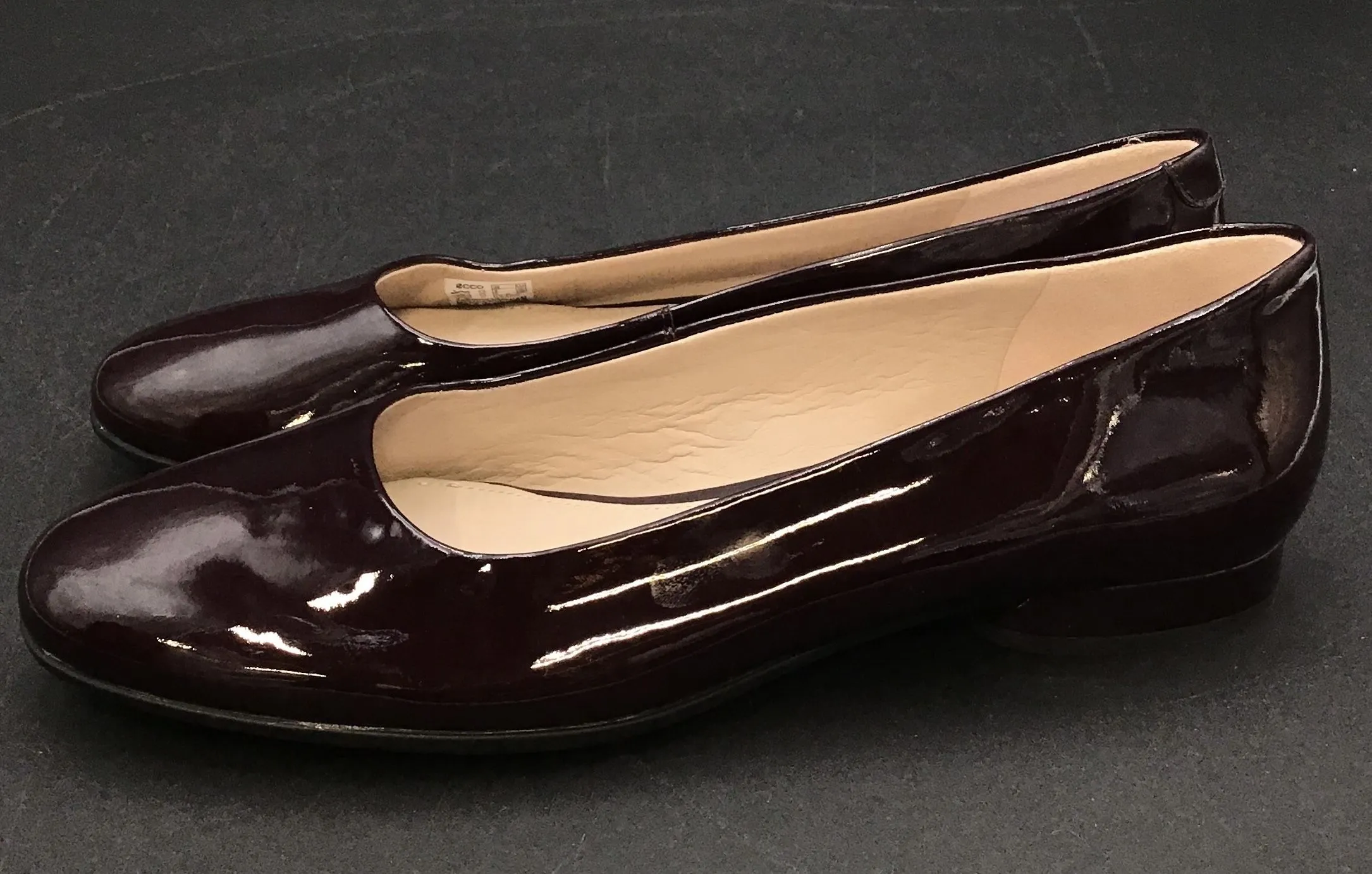 ECCO Women's Maroon Round Toe Slip-On Ballet Flats - Size 39