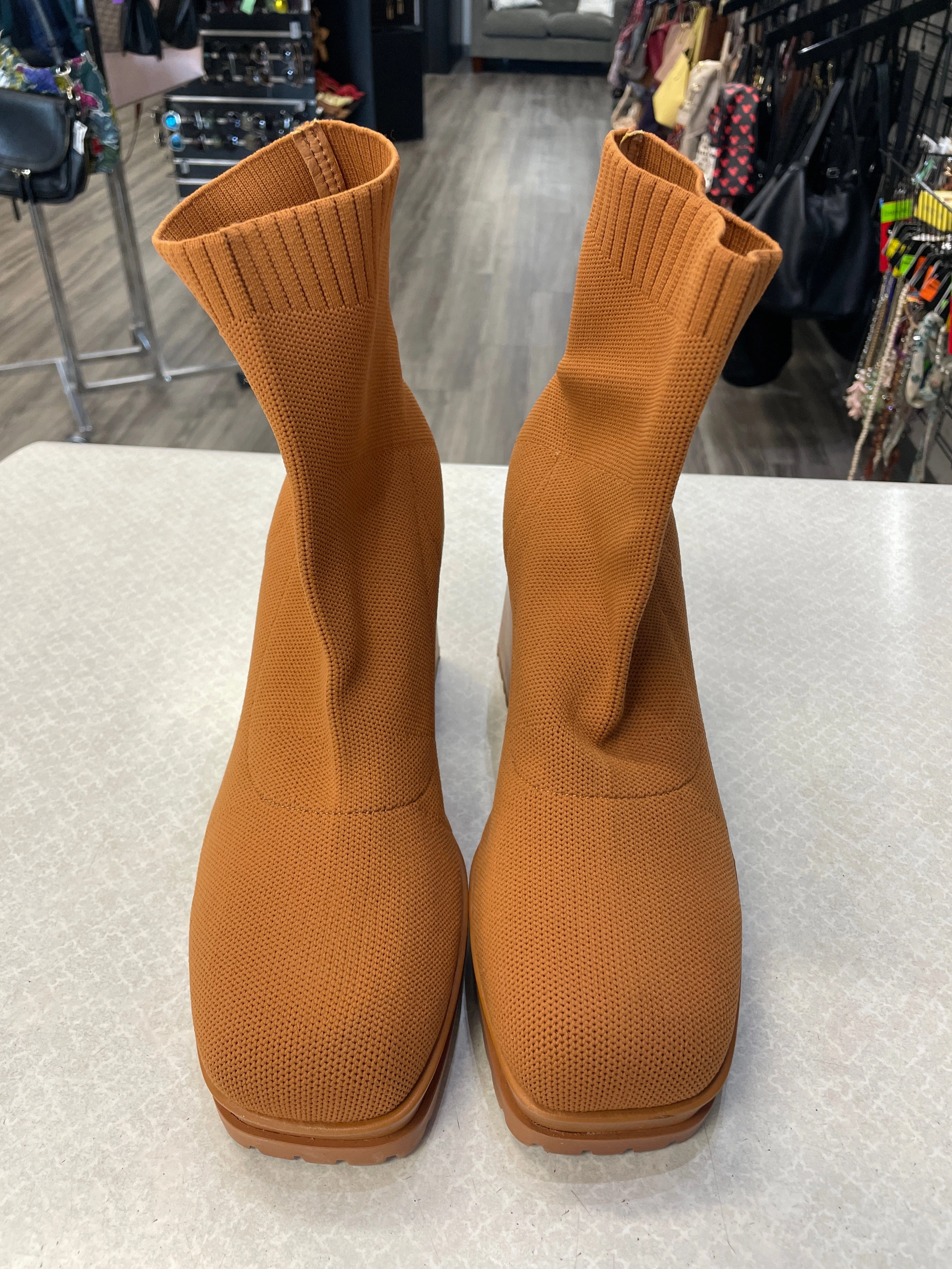 Waterproof River Crossing Boots Ankle Heels By Clothes Mentor In Brown, Size: 8.5
