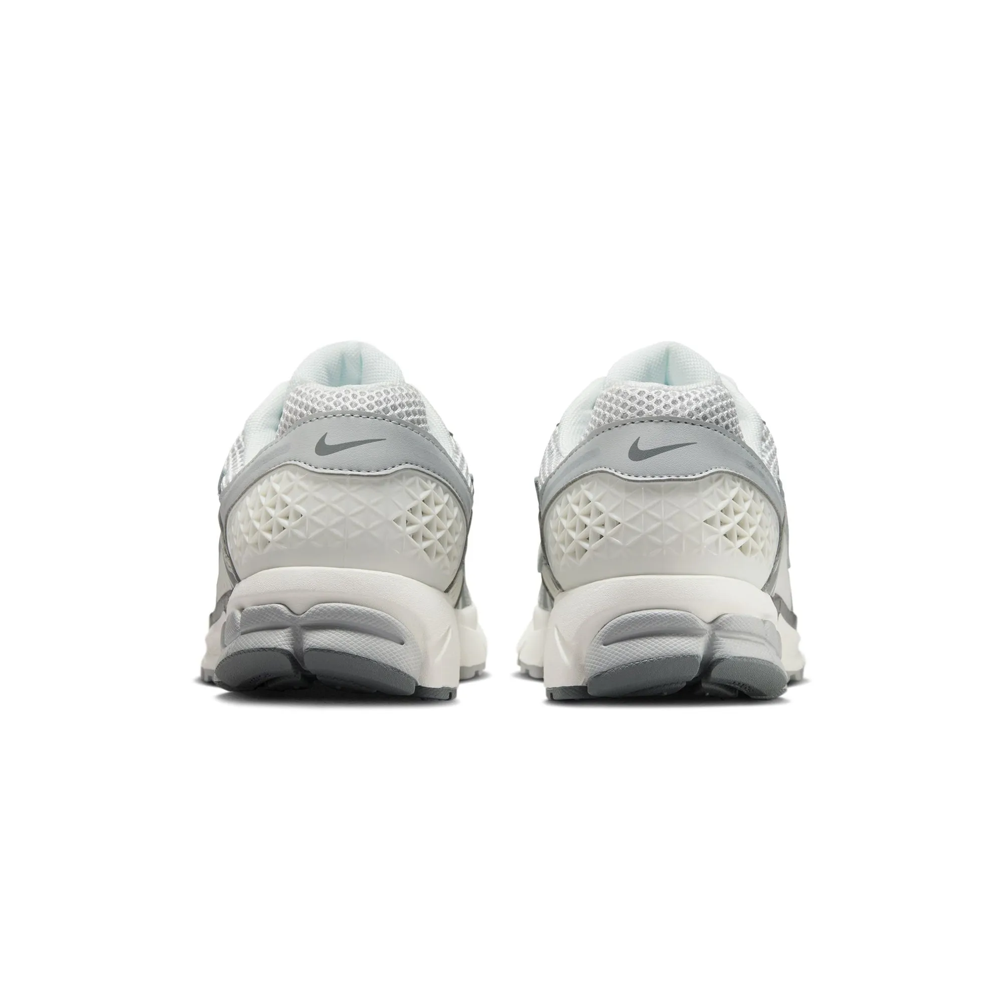 Nike Mens Zoom Vomero 5 Shoes Coordination - boosting Slip Resistant Base