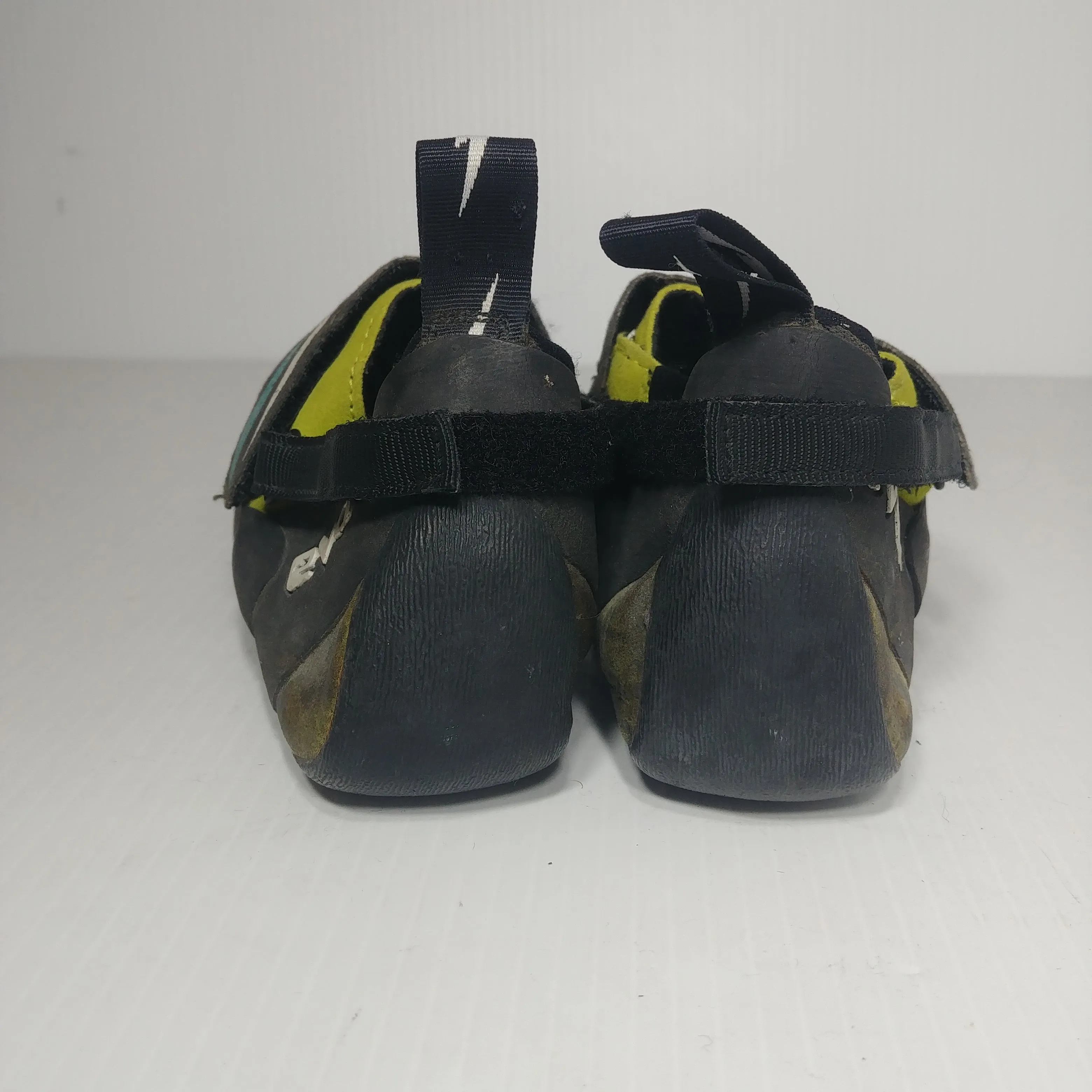 Evolv Mens Climbing Shoes - Size US 5 - Pre-owned - QSR4YN