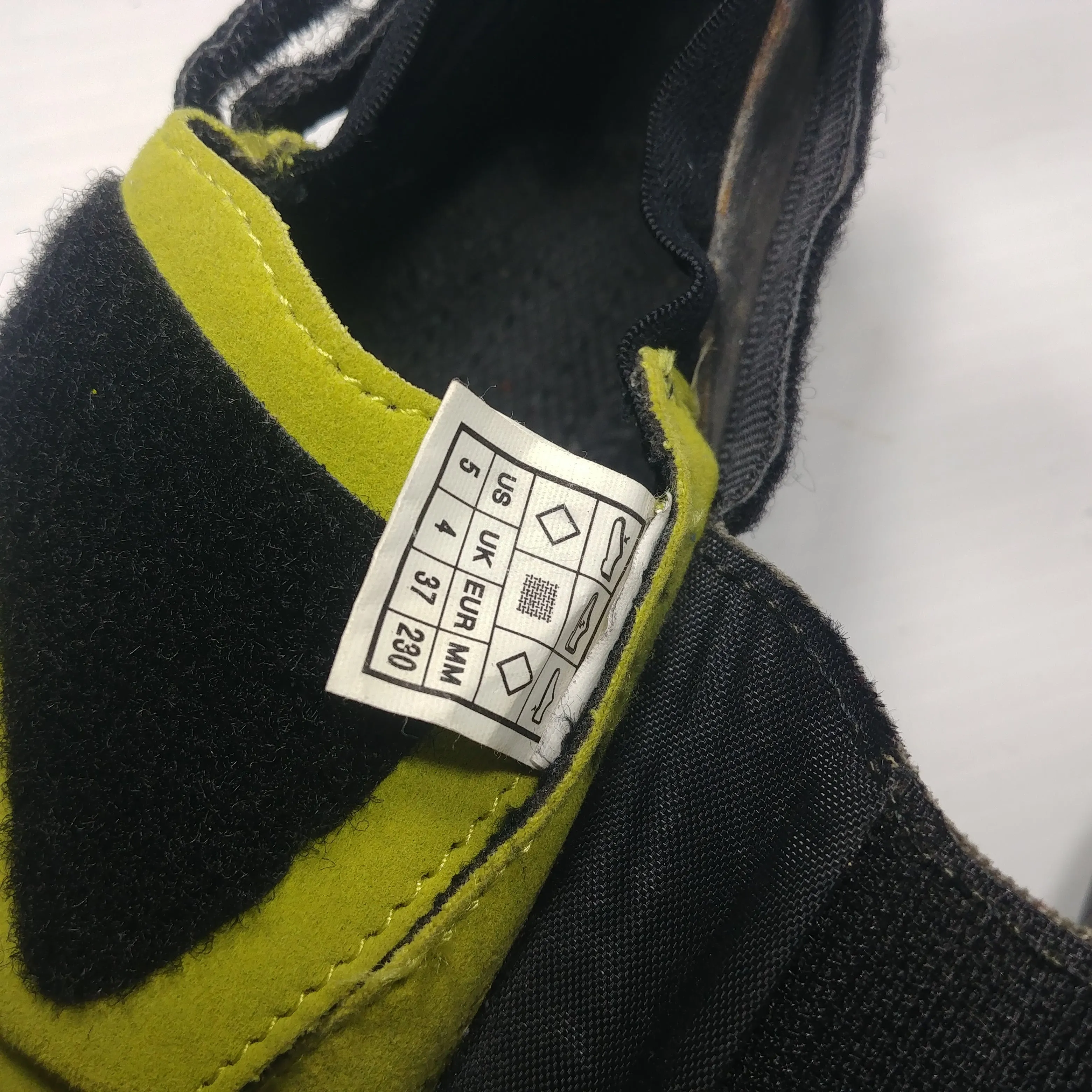 Evolv Mens Climbing Shoes - Size US 5 - Pre-owned - QSR4YN