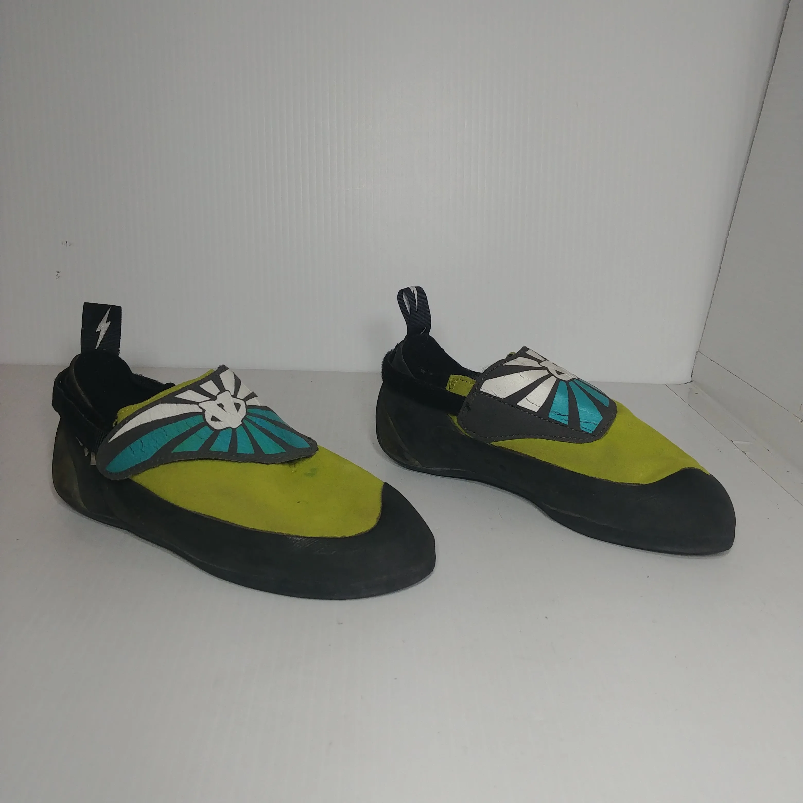 Evolv Mens Climbing Shoes - Size US 5 - Pre-owned - QSR4YN