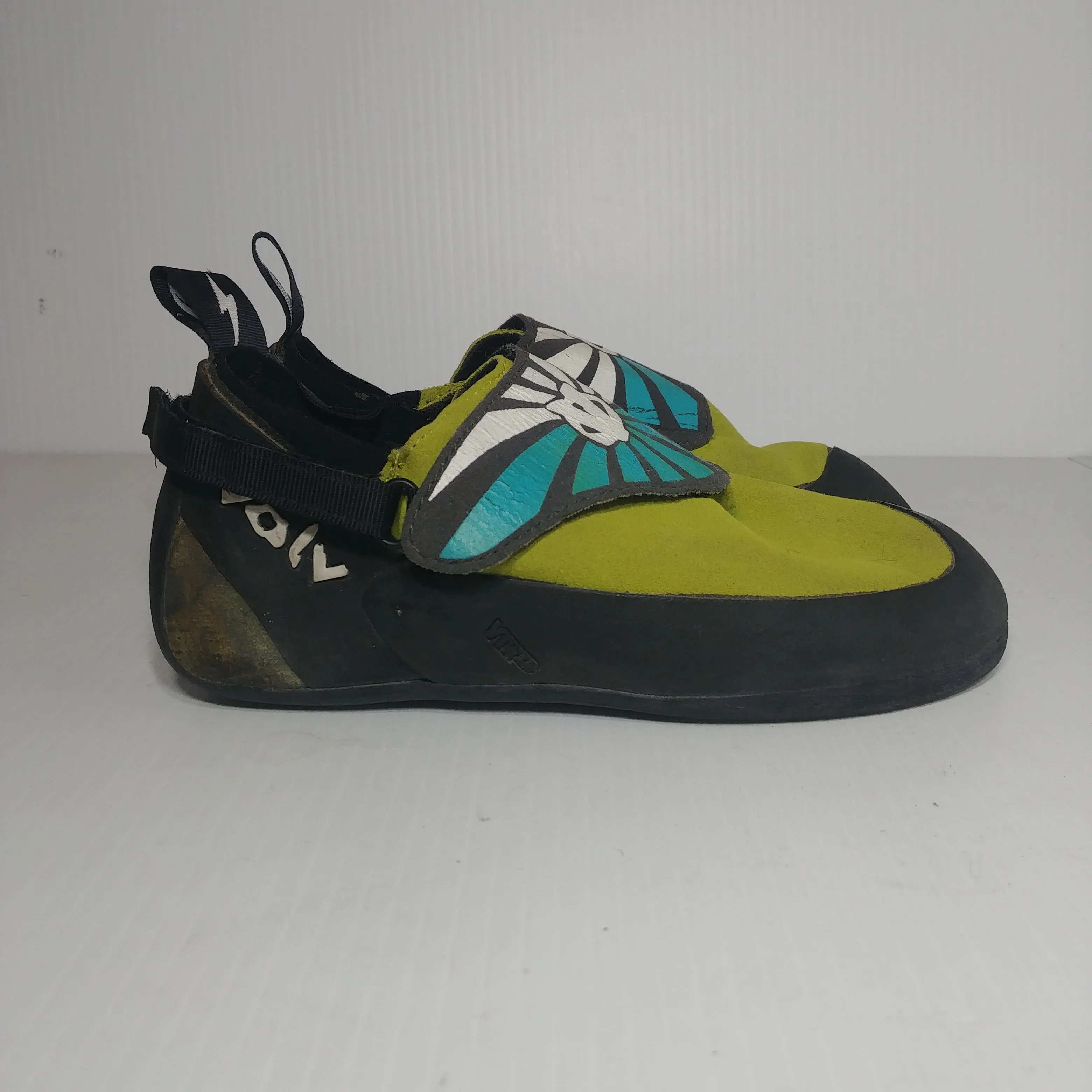 Evolv Mens Climbing Shoes - Size US 5 - Pre-owned - QSR4YN