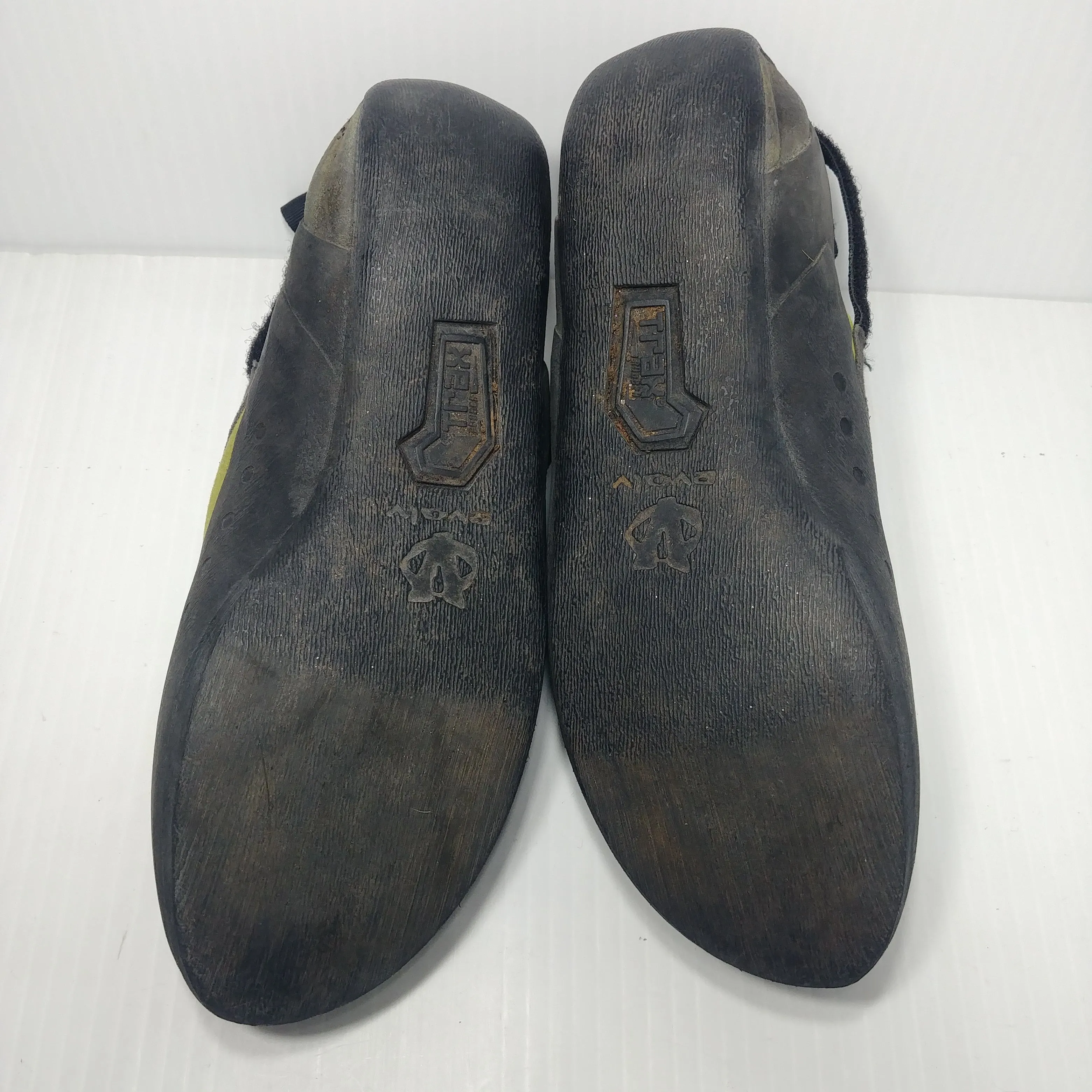 Evolv Mens Climbing Shoes - Size US 5 - Pre-owned - QSR4YN