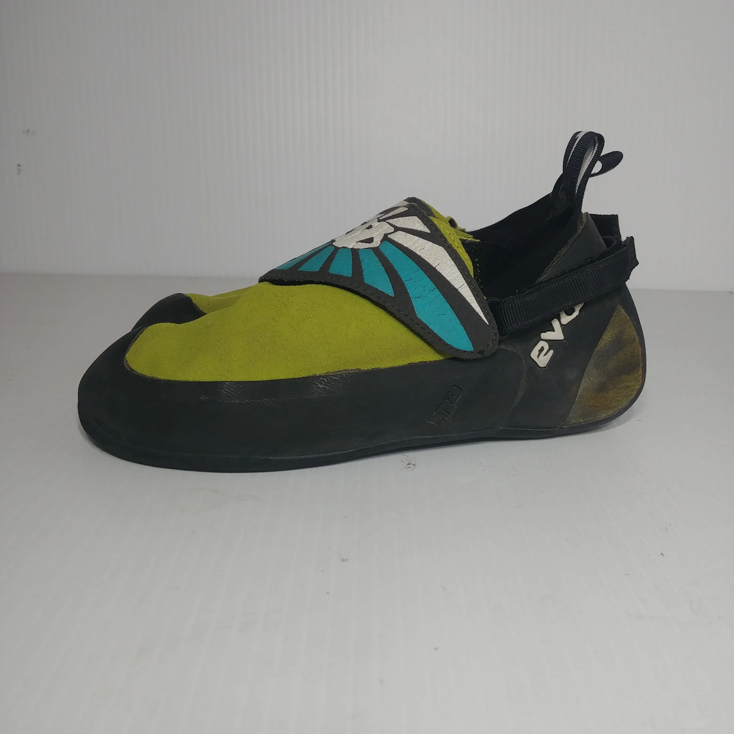 Evolv Mens Climbing Shoes - Size US 5 - Pre-owned - QSR4YN