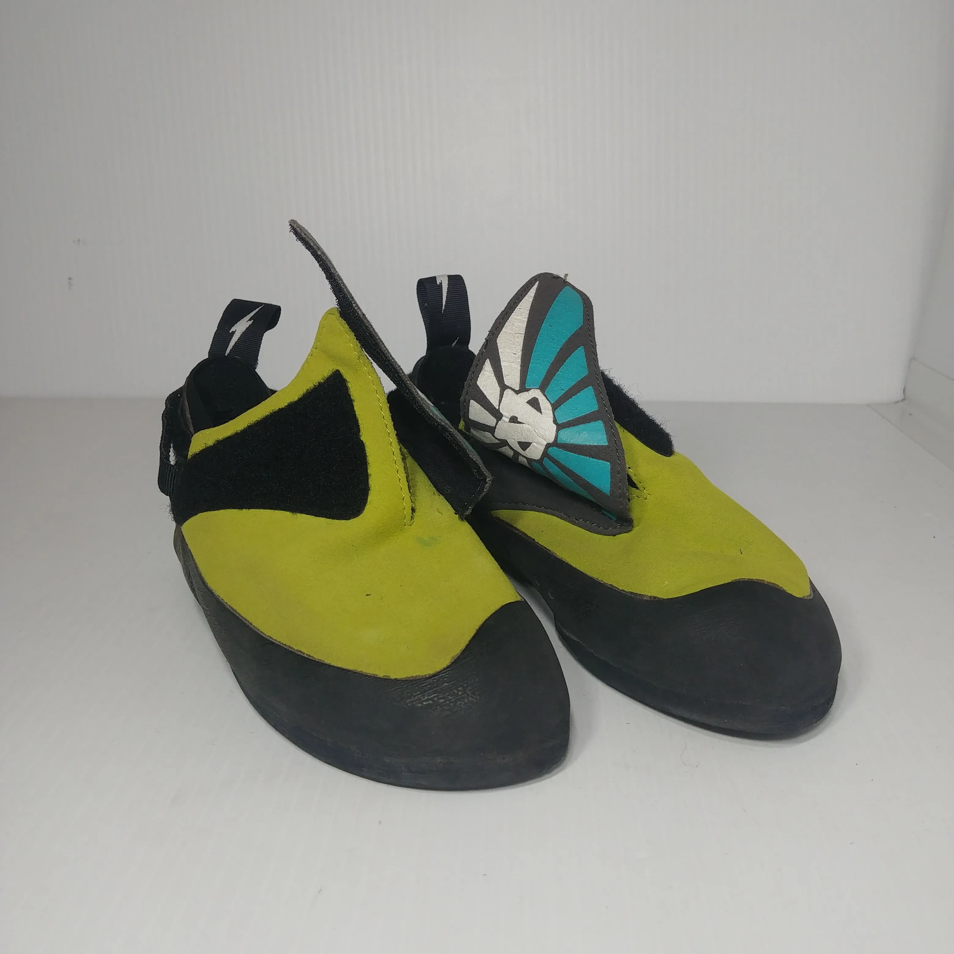 Evolv Mens Climbing Shoes - Size US 5 - Pre-owned - QSR4YN