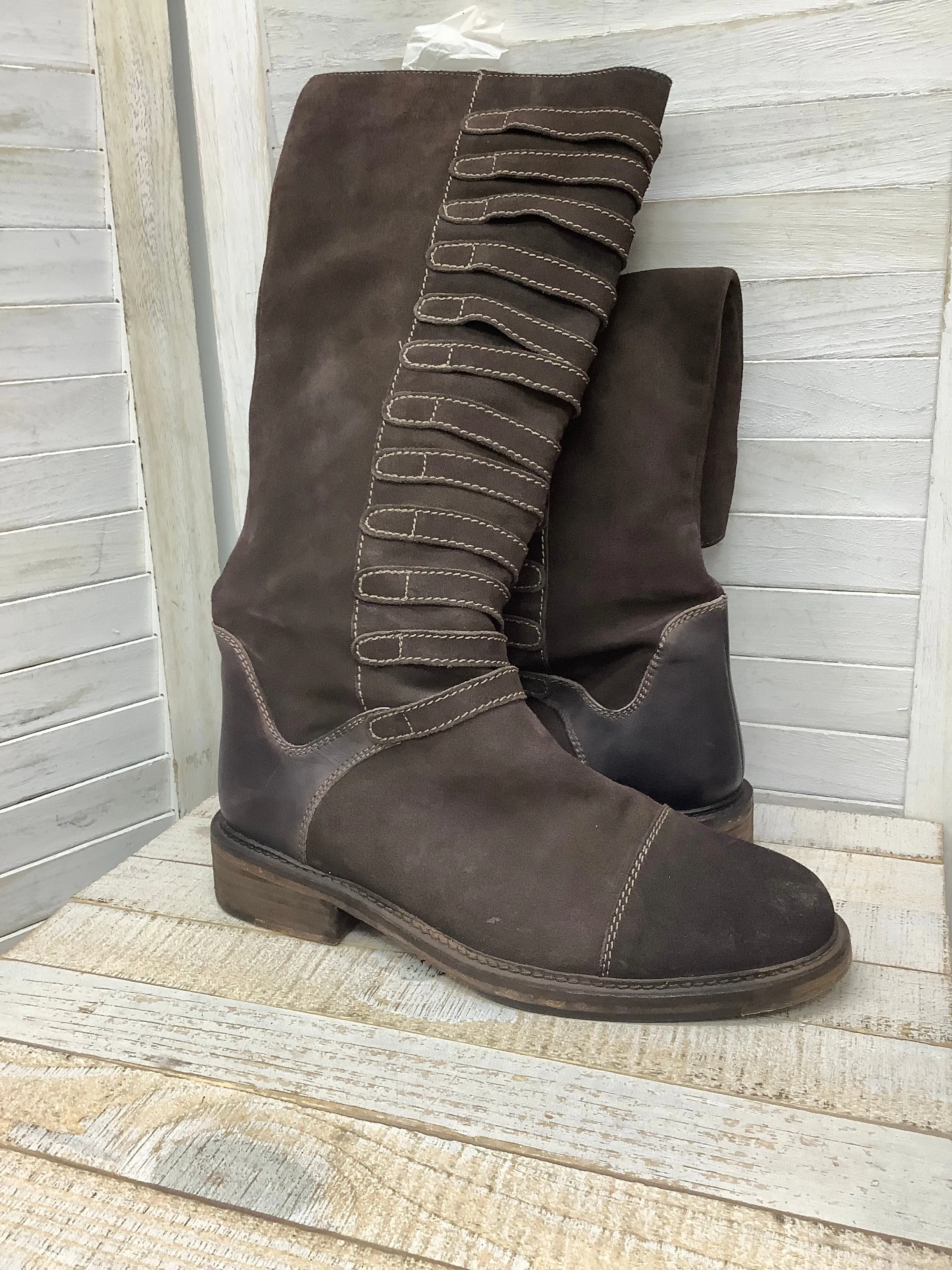 Boots Knee Flats By Clothes Mentor In Brown, Size: 10 Cold Weather Chic Minimal Look