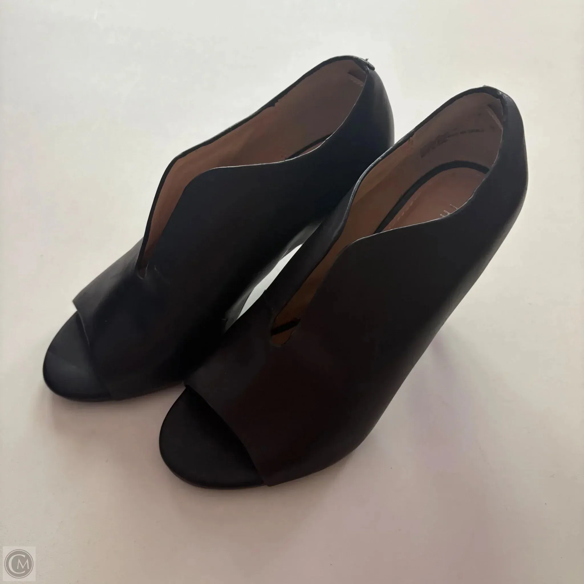 Sharp Look Lightweight Shoes Heels Block By Limited In Black, Size: 6