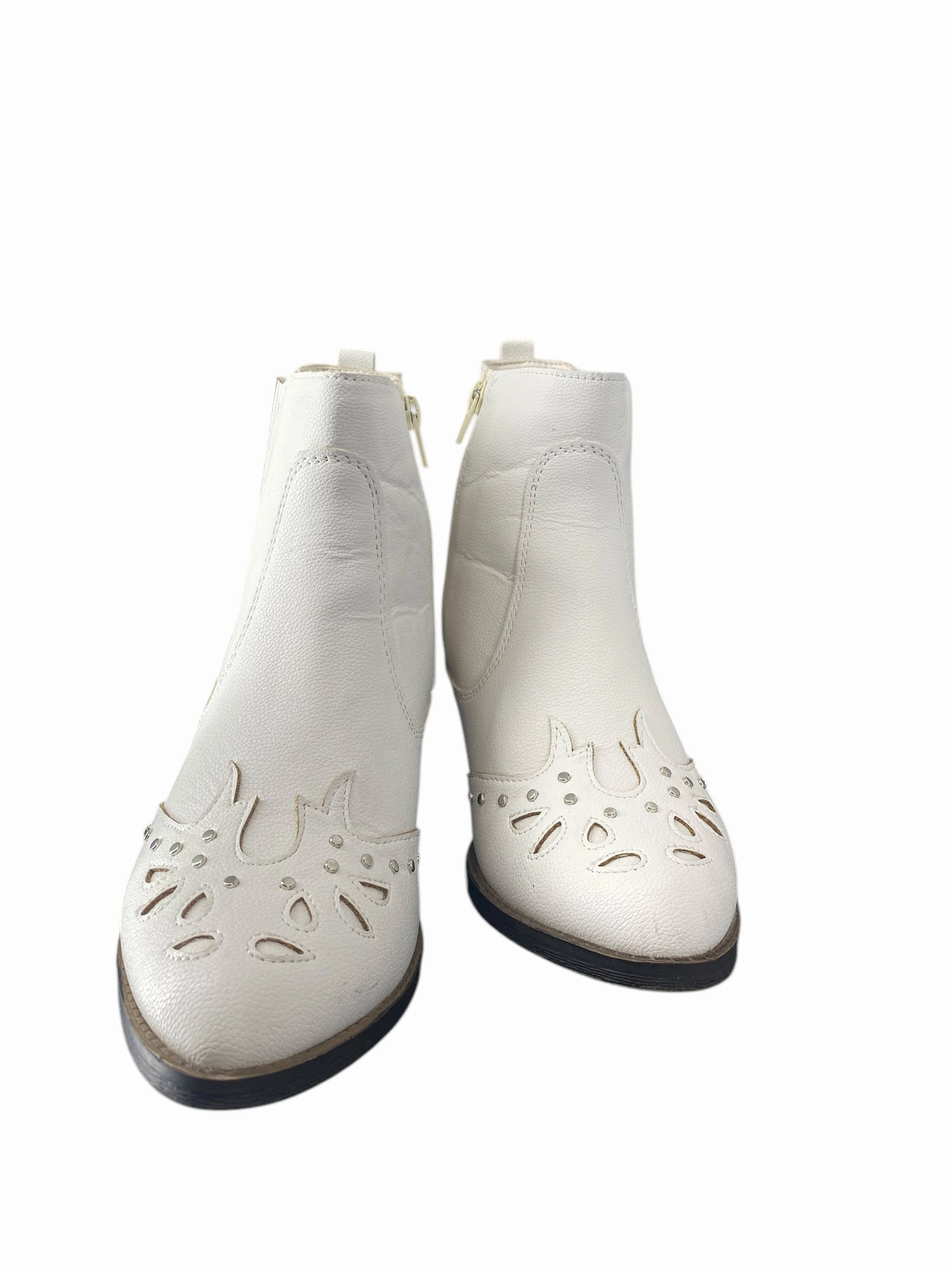 Insulated Comfort Boots Ankle Heels By Sugar In White, Size: 9