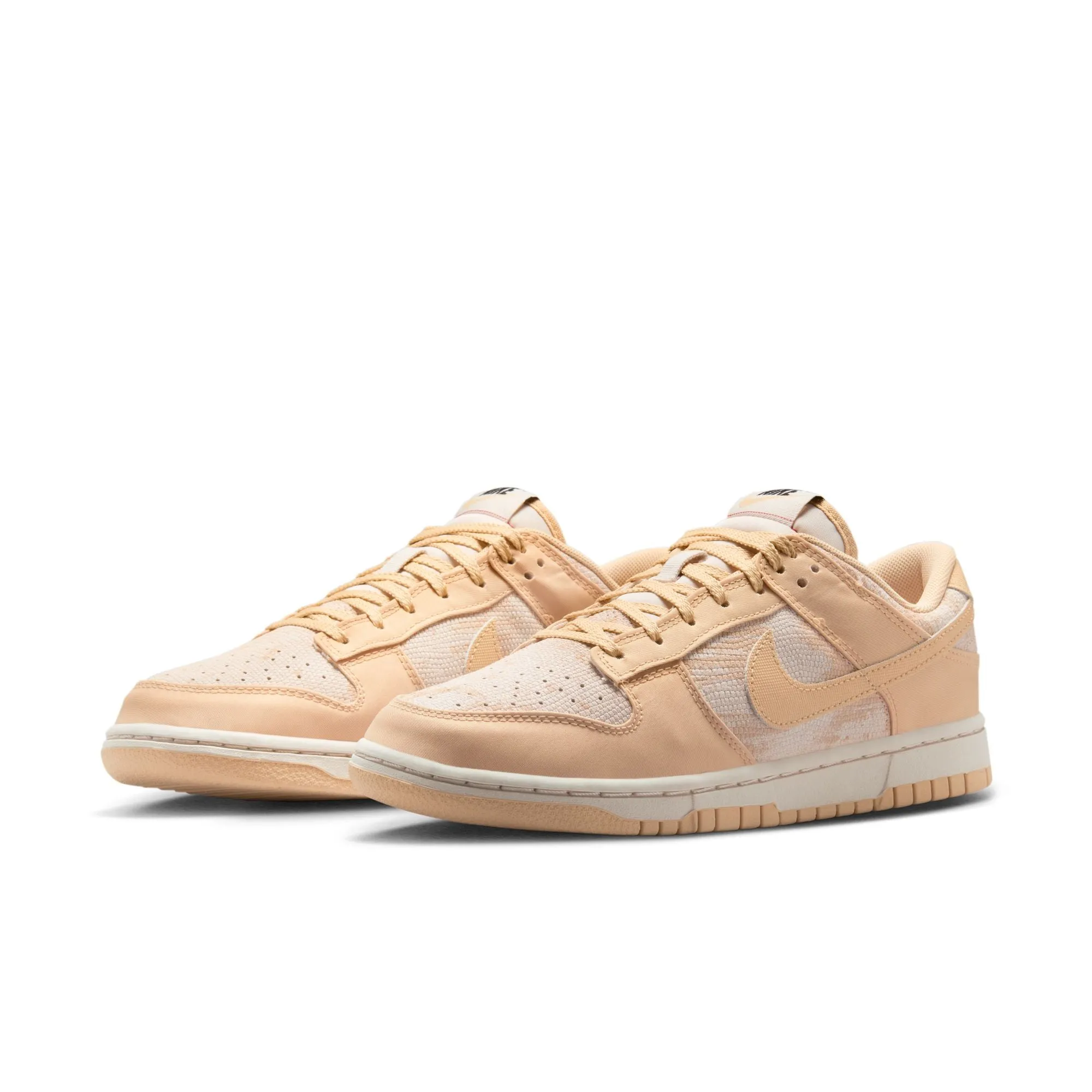 Breathable Knit Upper NIKE DUNK LOW