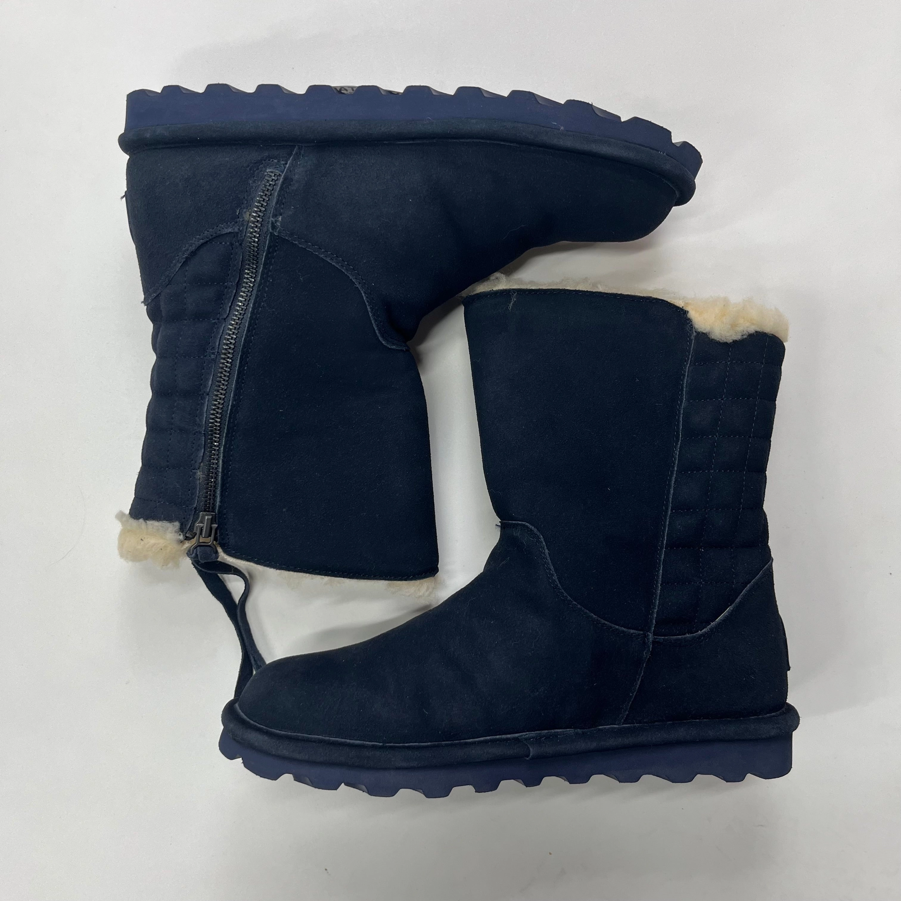 heel cup Feather Light River Crossing Boots Ankle Flats By Bearpaw  Size: 9