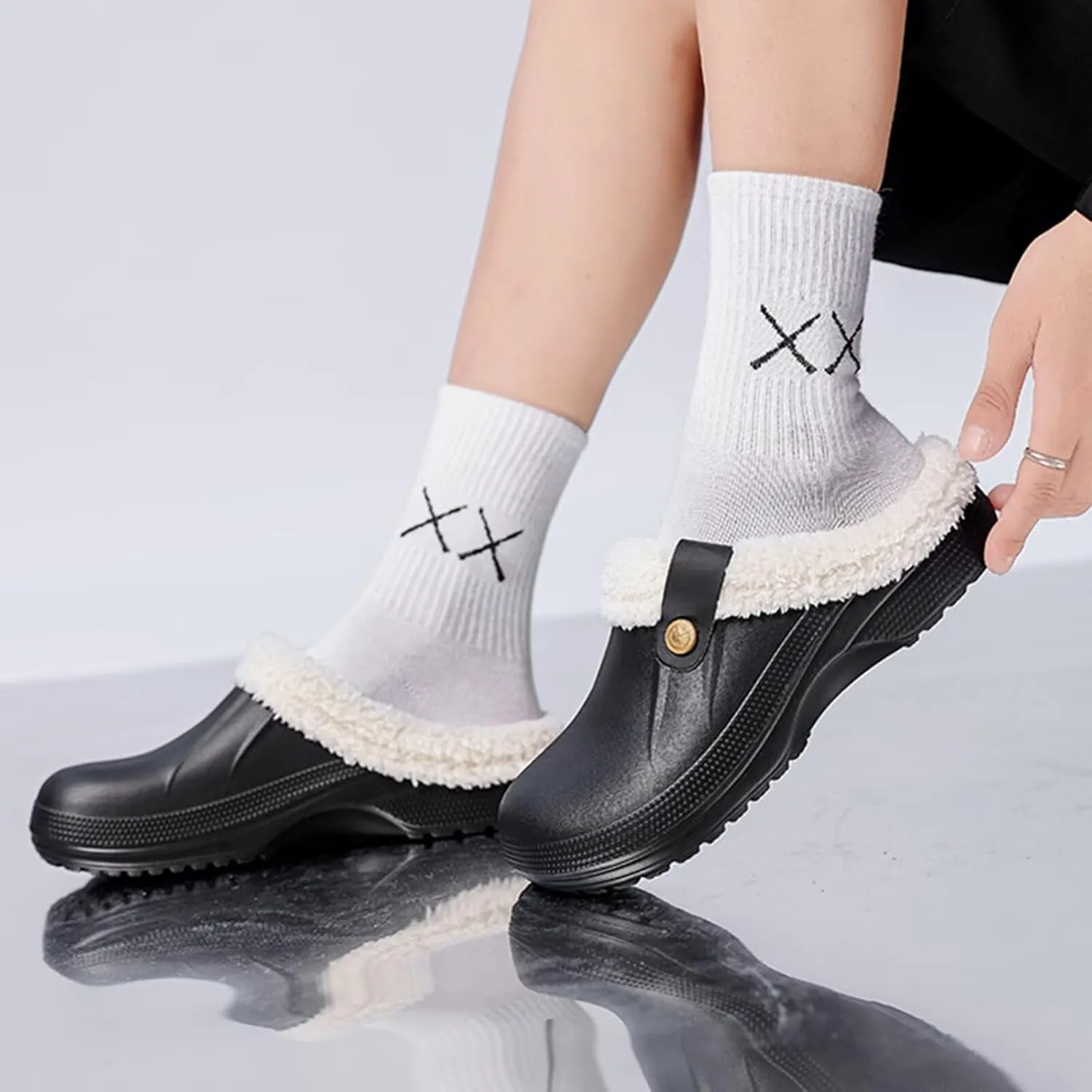 Fur Lined Clogs Waterproof Slippers Fleece Lined Clogs for Women Men Fuzzy Winter Warm Indoor Outdoor Shoes