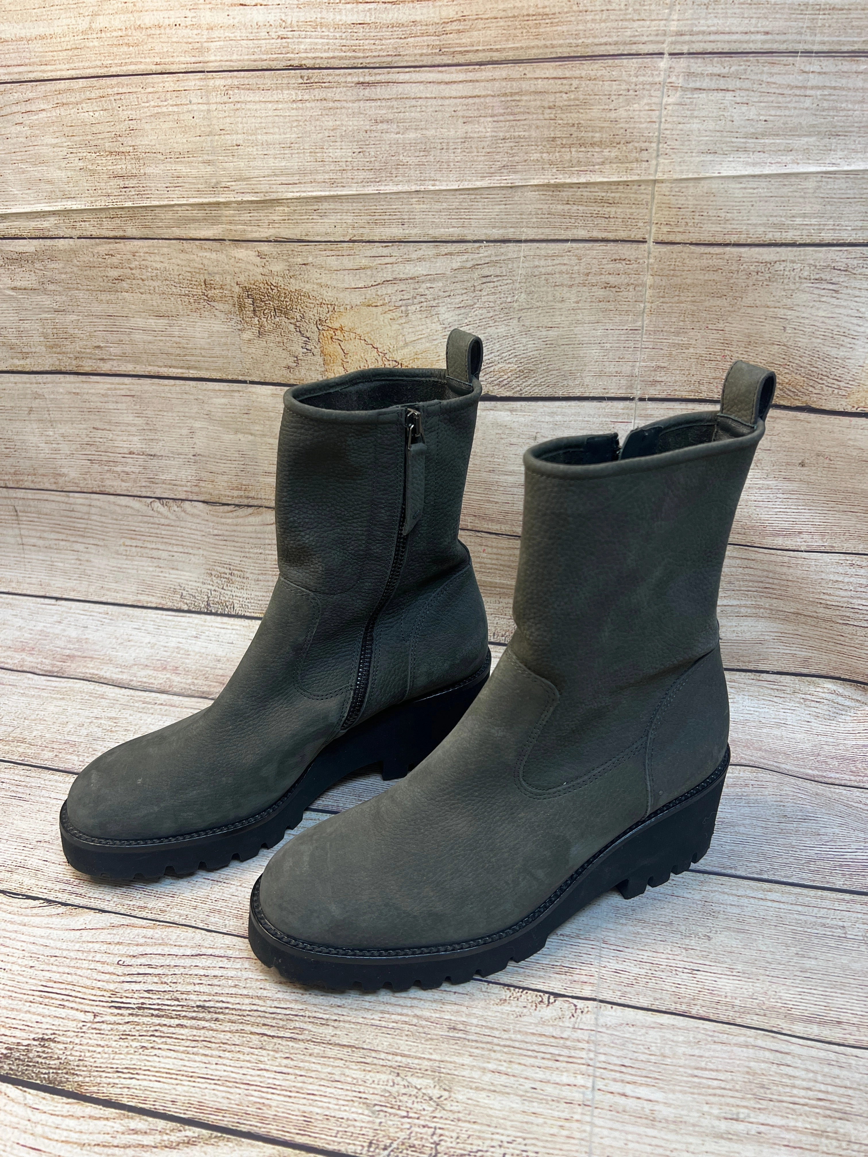 Flexible Shaft Boots Ankle Flats By Paul Green  Size: 6.5
