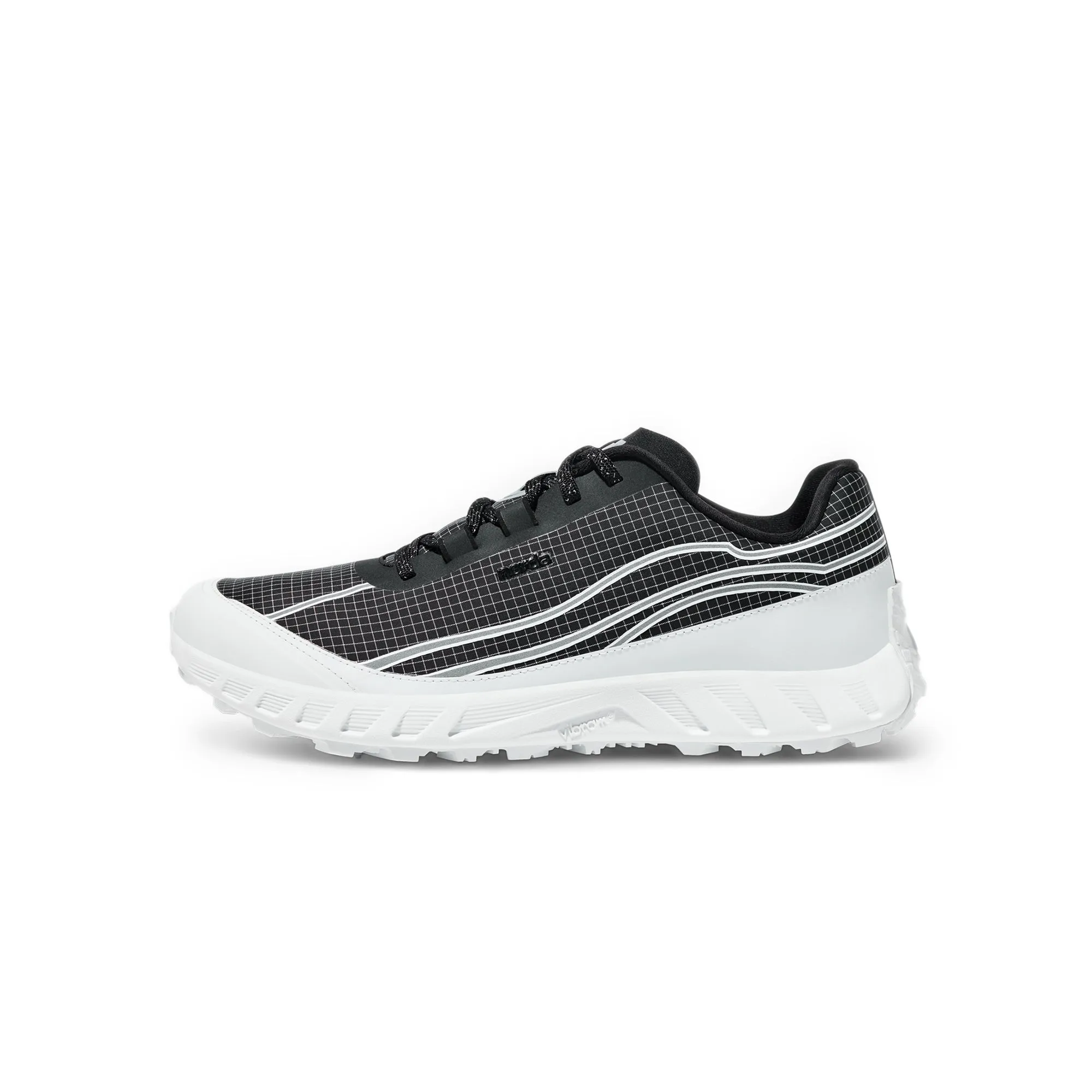running with a gum rubber outsole Pressure Distribution System Norda Mens 002 Shoes