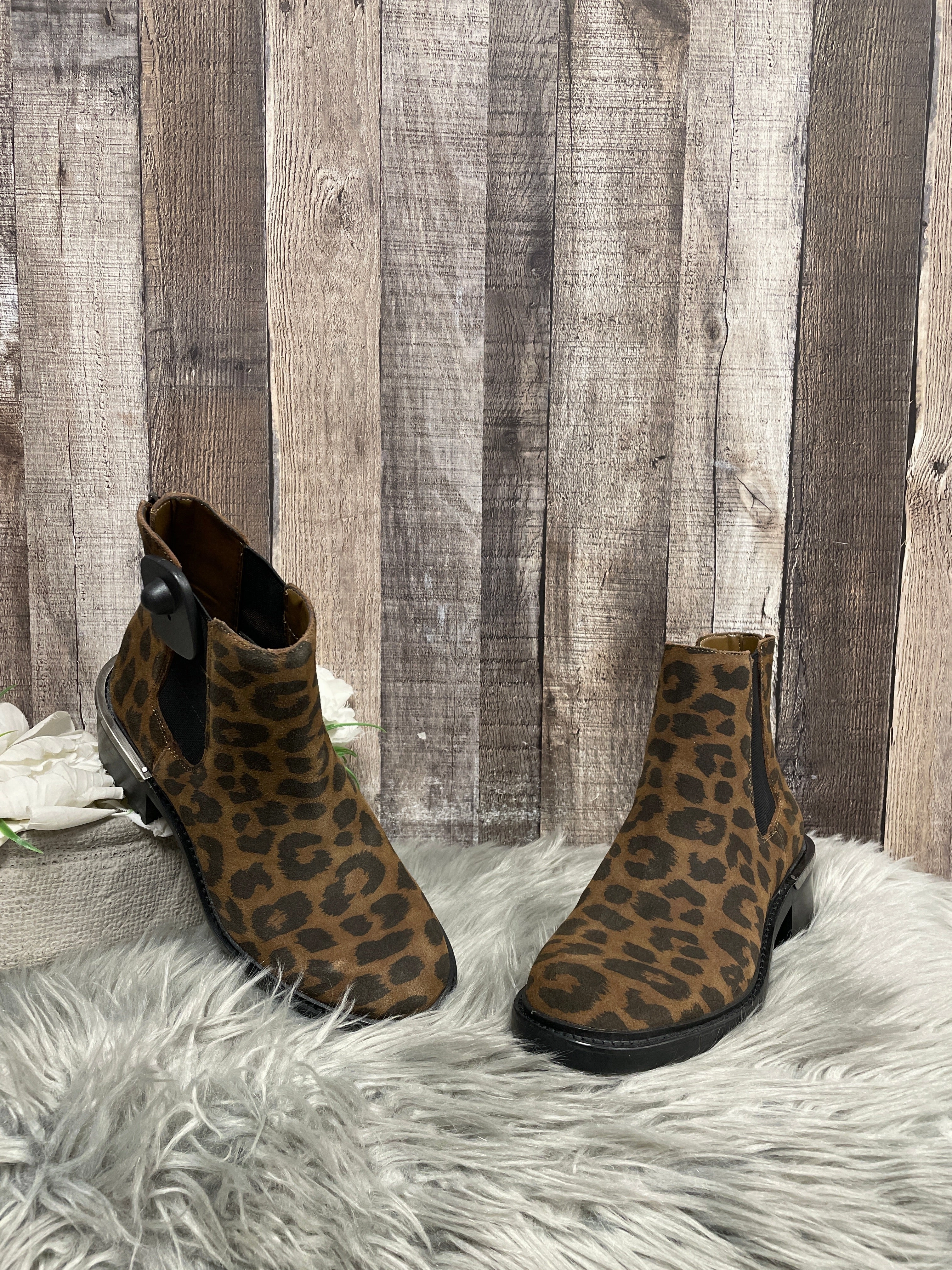 Boots Ankle Heels By Vince Camuto  Size: 7 Thermal regulation