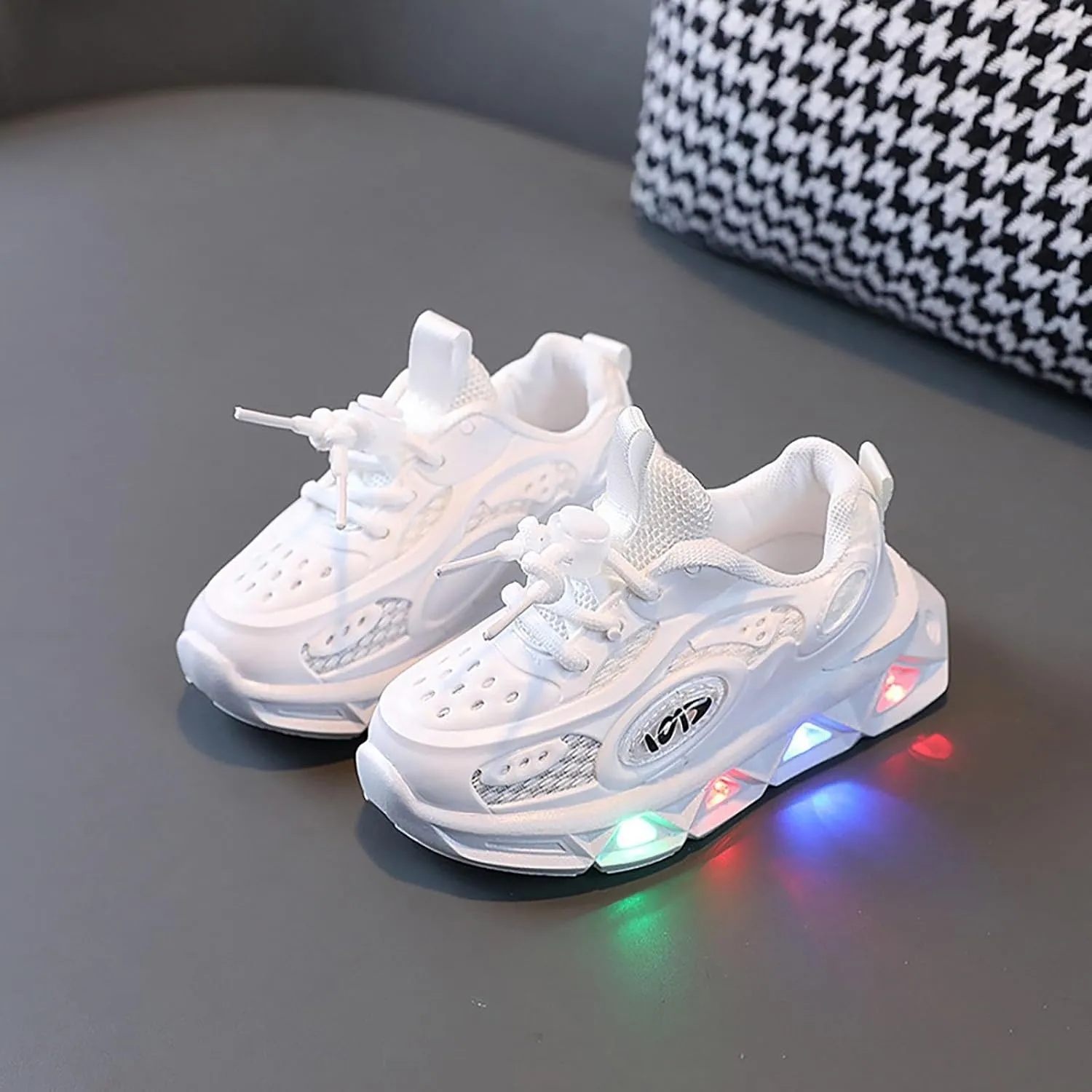 Kids Light Up Shoes Toddler Boys Girls LED Mesh Breathable Lightweight Walking Sneakers Lace Up Luminous Shoes