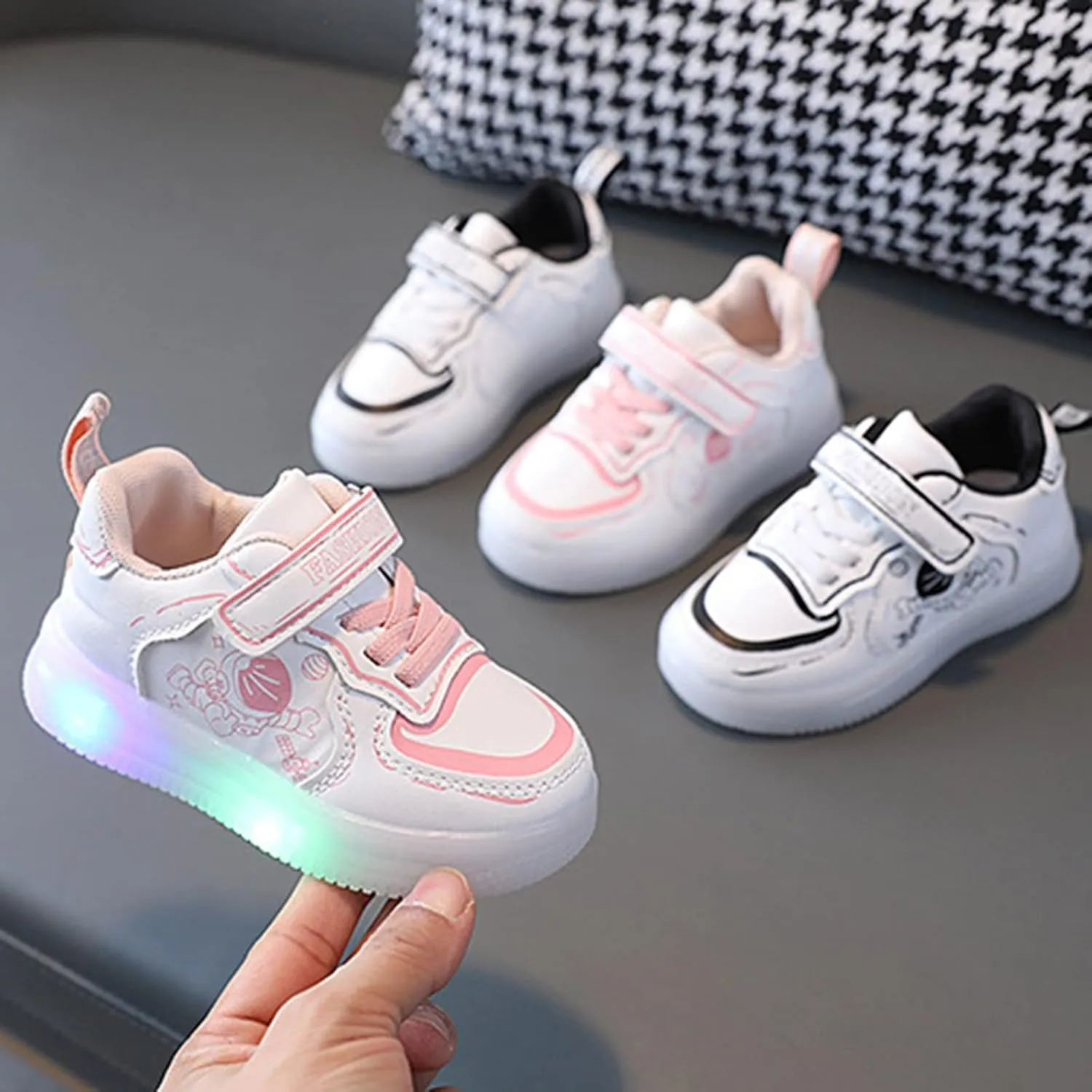 Kids Light Up Shoes Toddler Girls Boys Breathable Led Flashing Sneakers Cute Soft Sole Students Sport Girls Size 1 Shoes