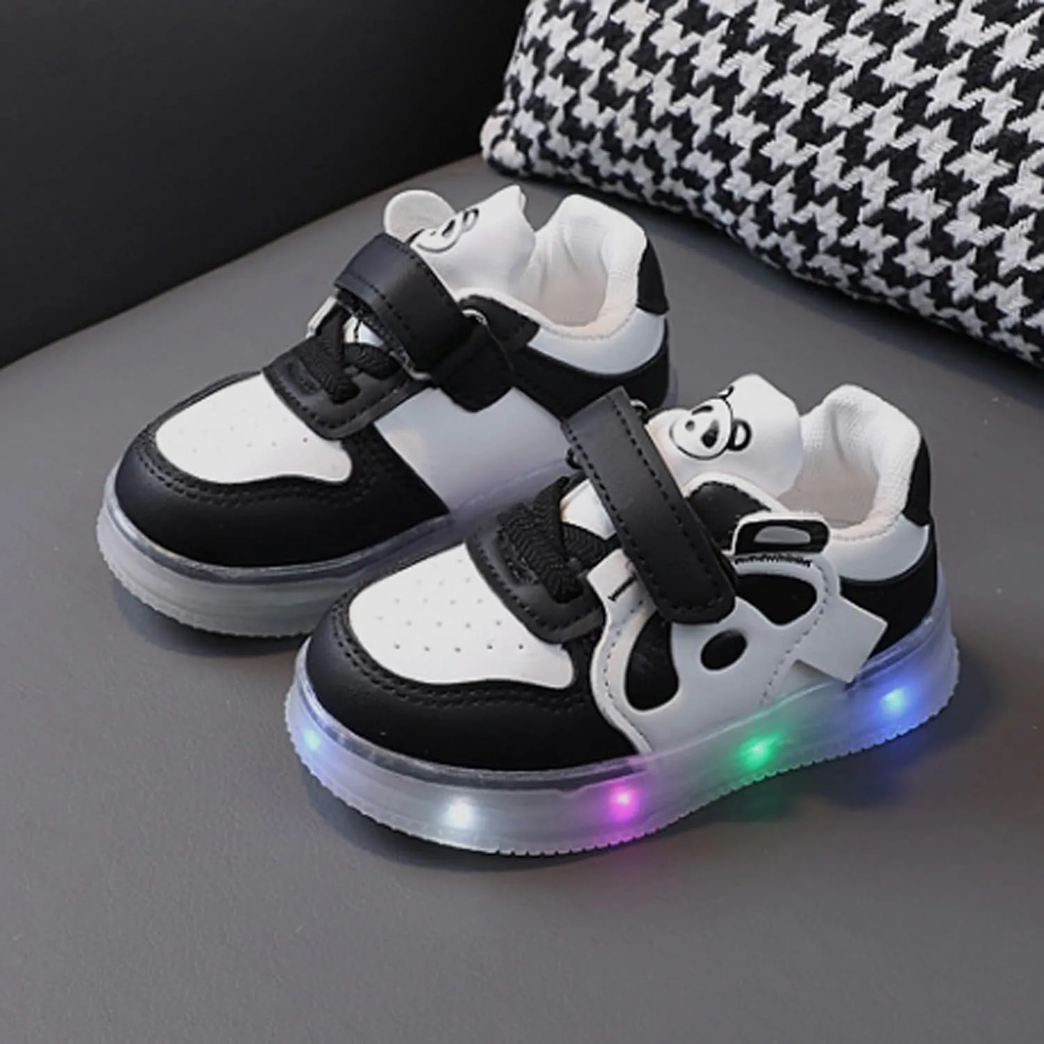 Light Up Girls Shoes Lightweight Breathable Walking Sneaker Slip On Luminous Shoes Kid Led Shoes Running Shoes