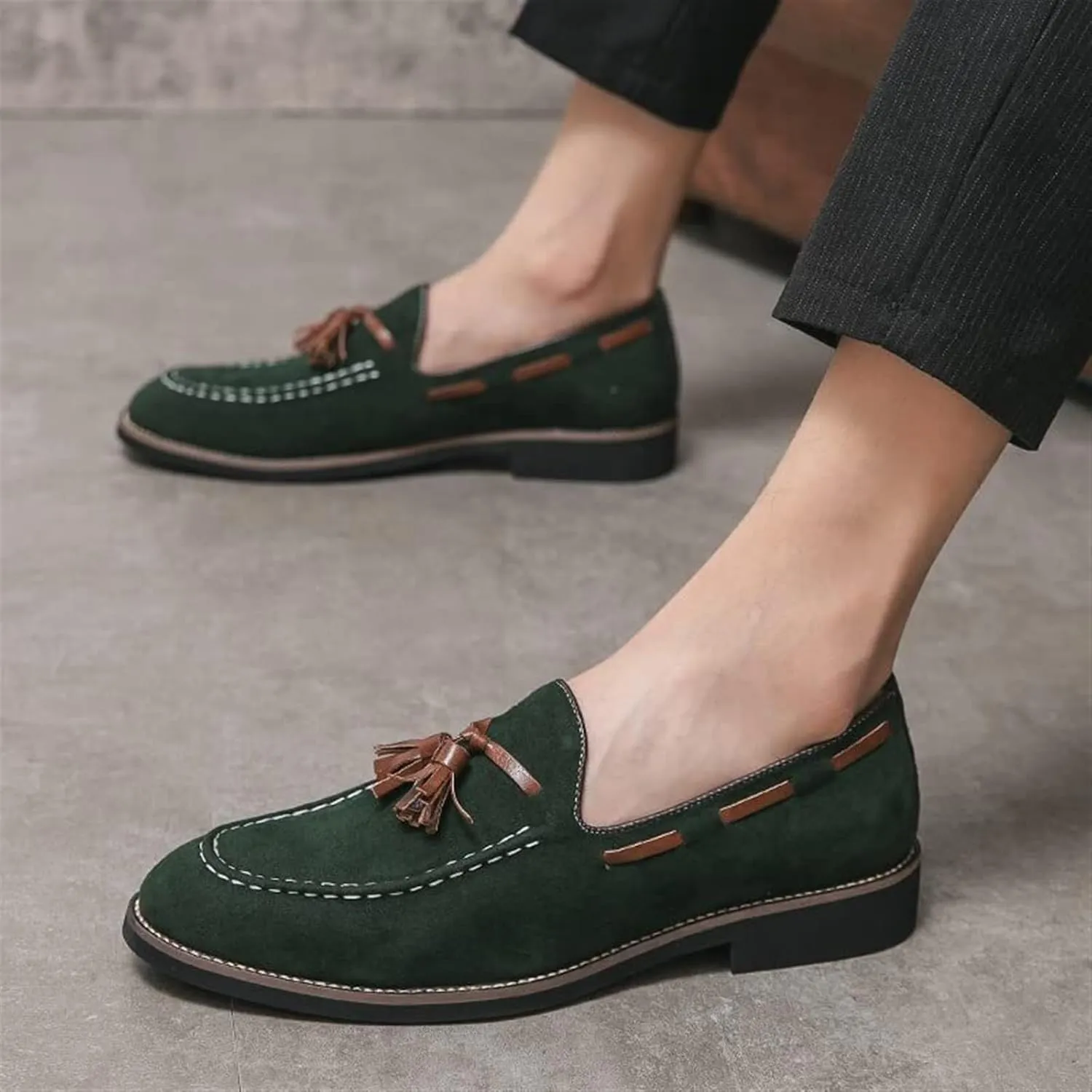 Men's Casual Tassel Loafers Slip On Driving Shoes Fashion Lightweight Shoes Hand-Sewn Suede Penny Loafers Shoes Business Dress Shoes for Men