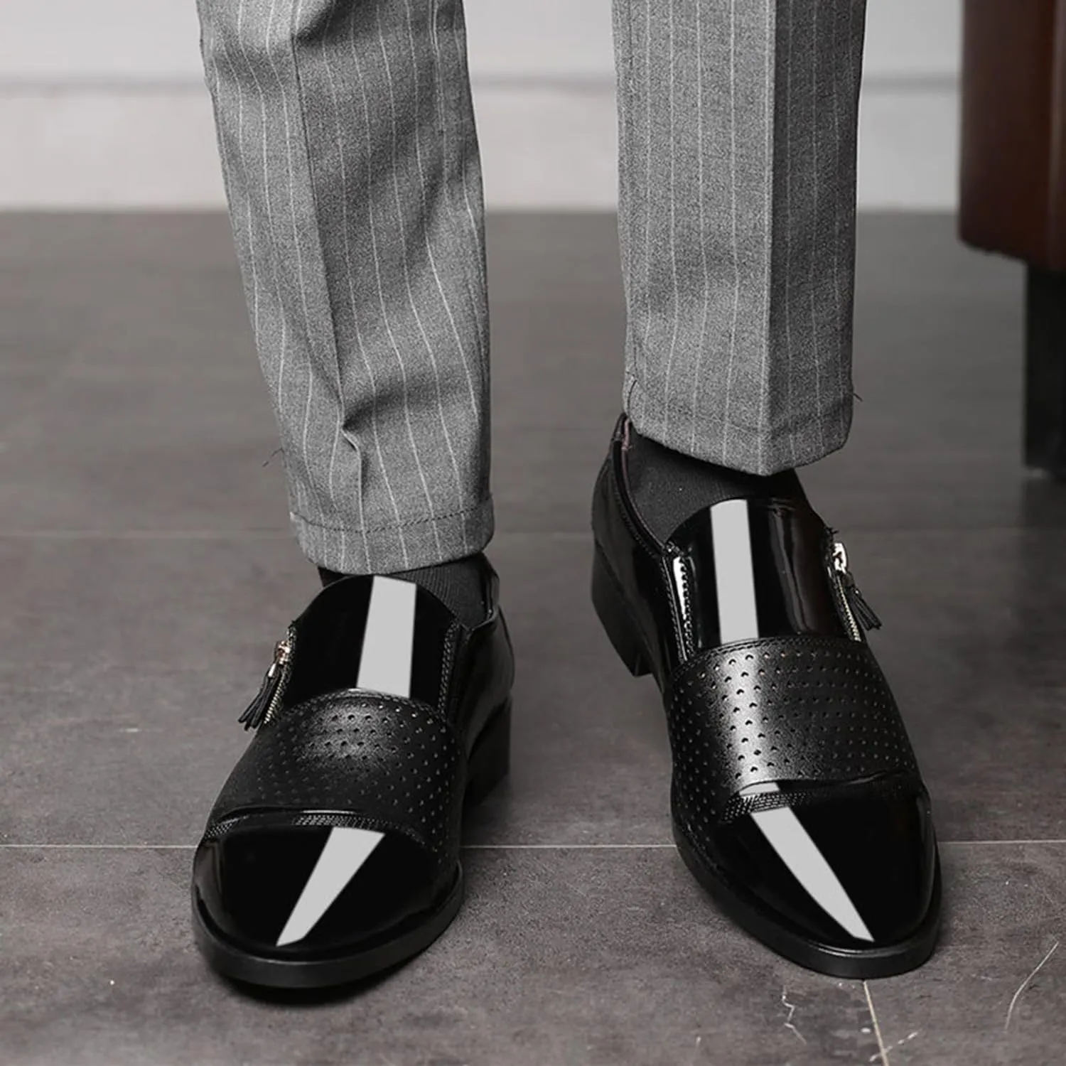 Mens Slip-On Loafers Fashion Breathable Cut Out Slippers Patent Leather Brogues Business Wedding Dress Shoes