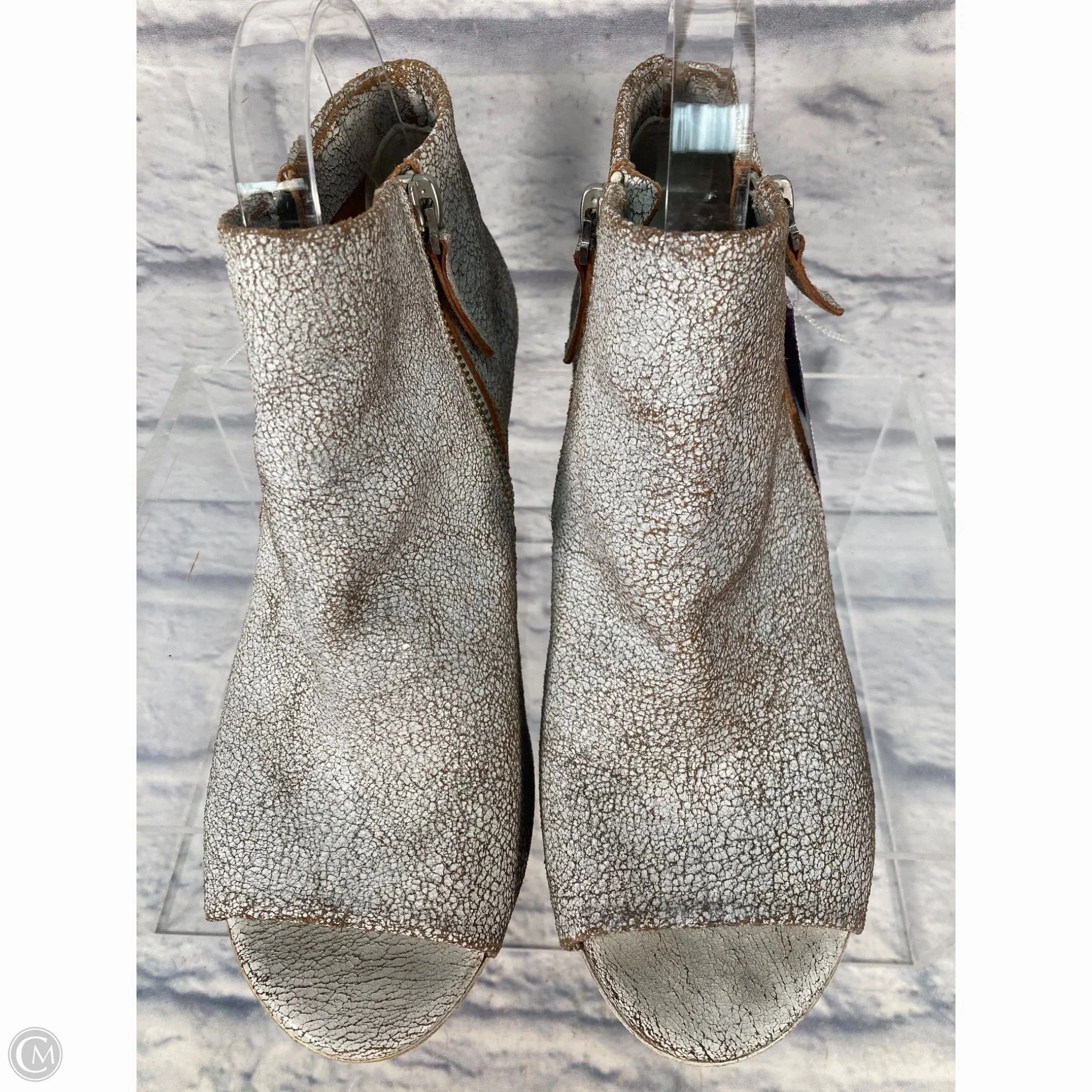 Boots Ankle Heels By Clothes Mentor In Brown & Cream, Size: 7.5 Lightweight Design