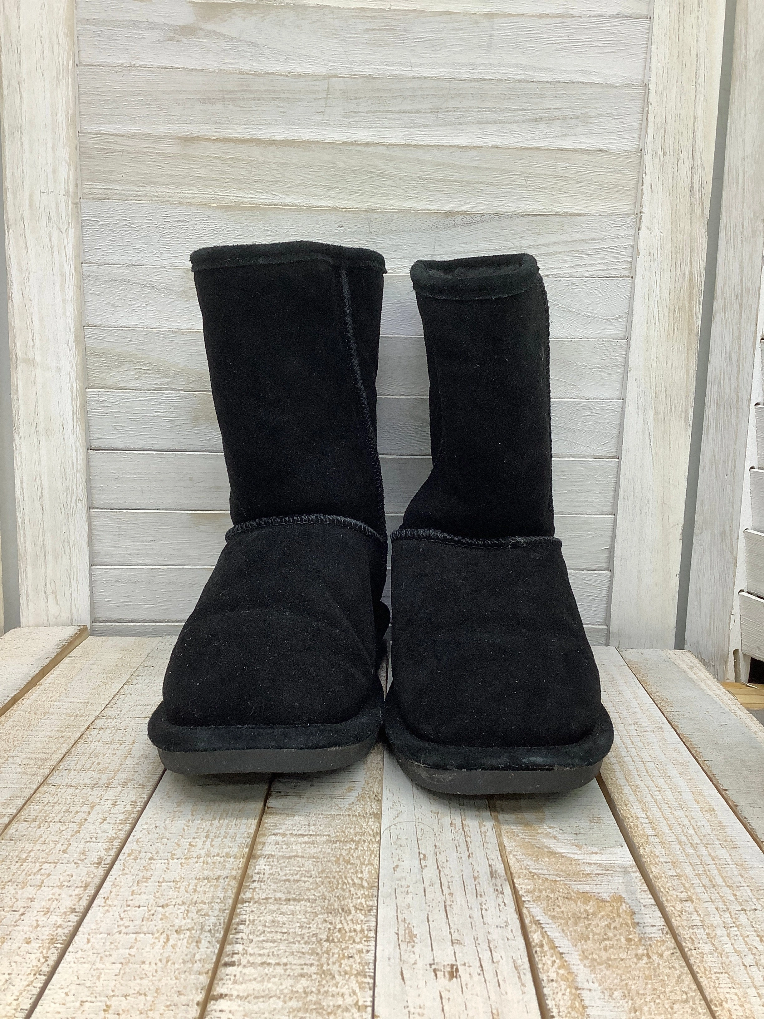 Boots Ankle Flats By Bearpaw  Size: 8 work use