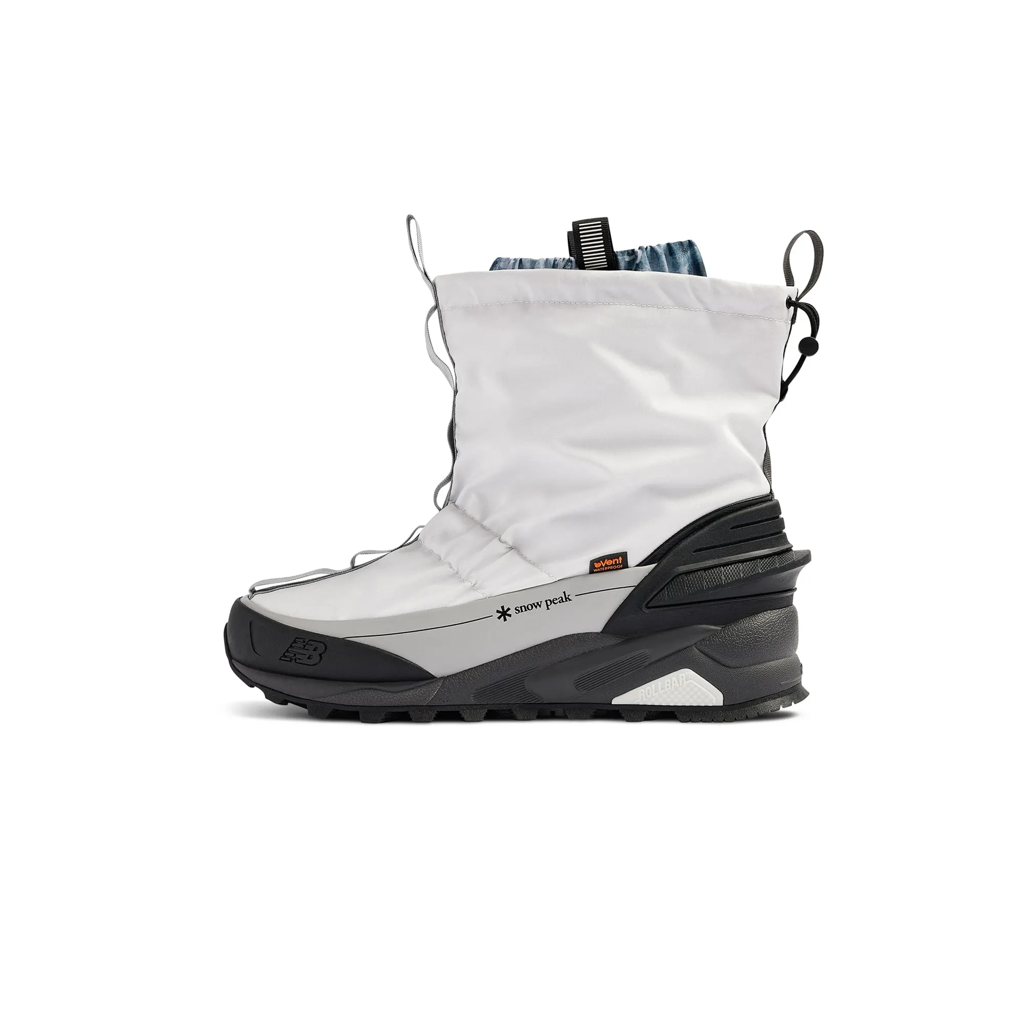 running in a metal bridge area shoes New Balance x Snow Peak Niobium C_3 Shoes