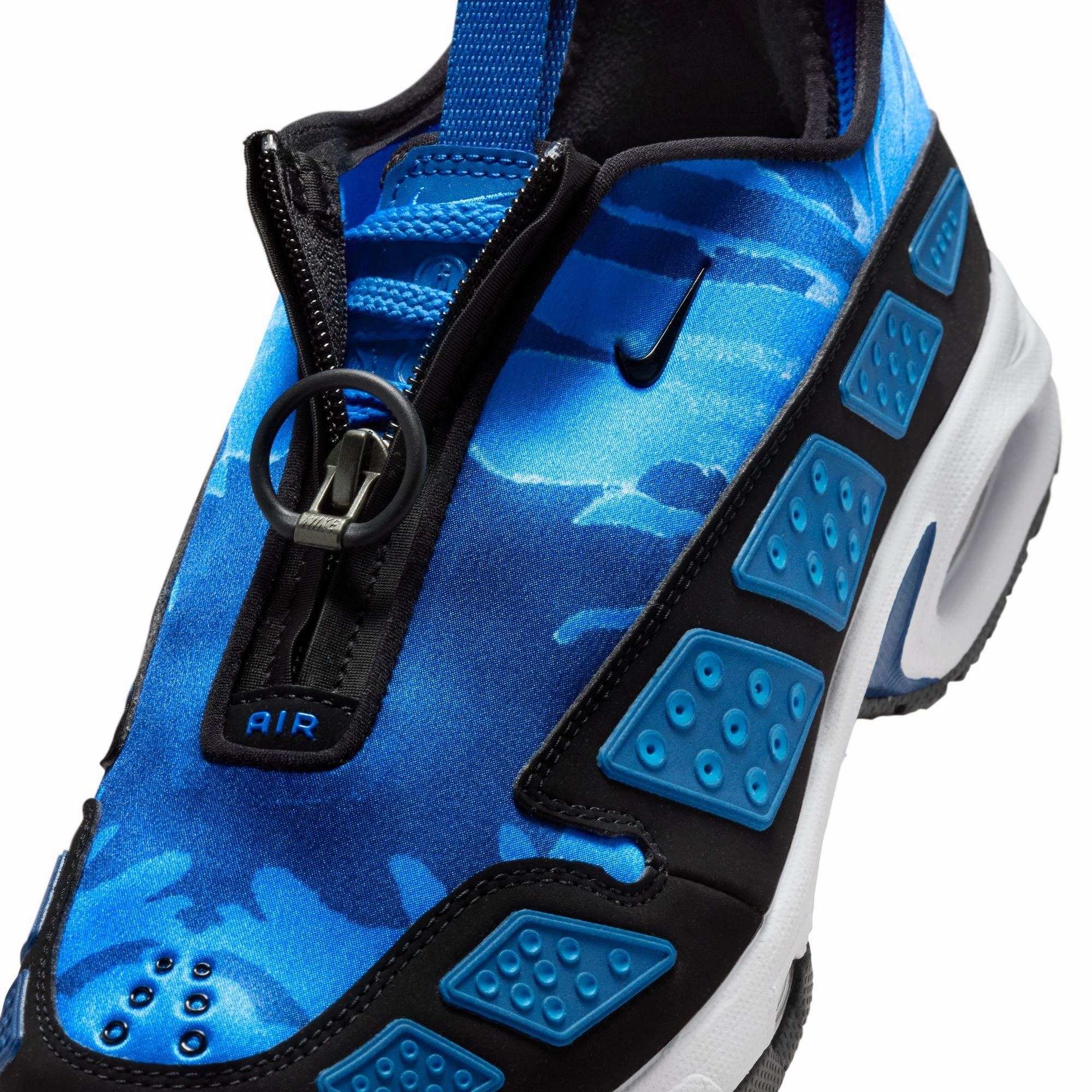 Nike Womens Air Max SNDR Camo Shoes high - top style casual wearers
