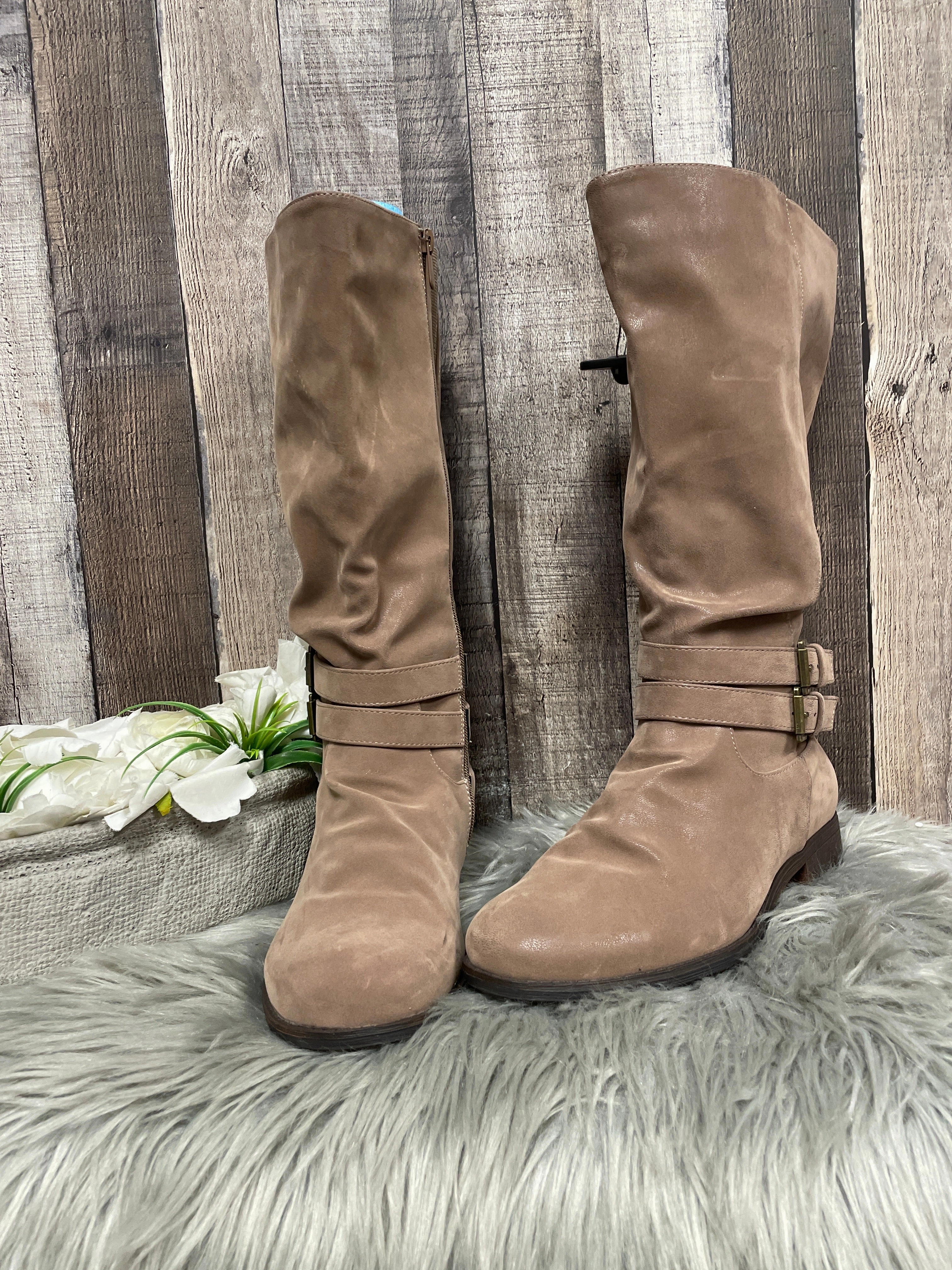 Good elasticity Boots Ankle Flats By Torrid In Taupe, Size: 9