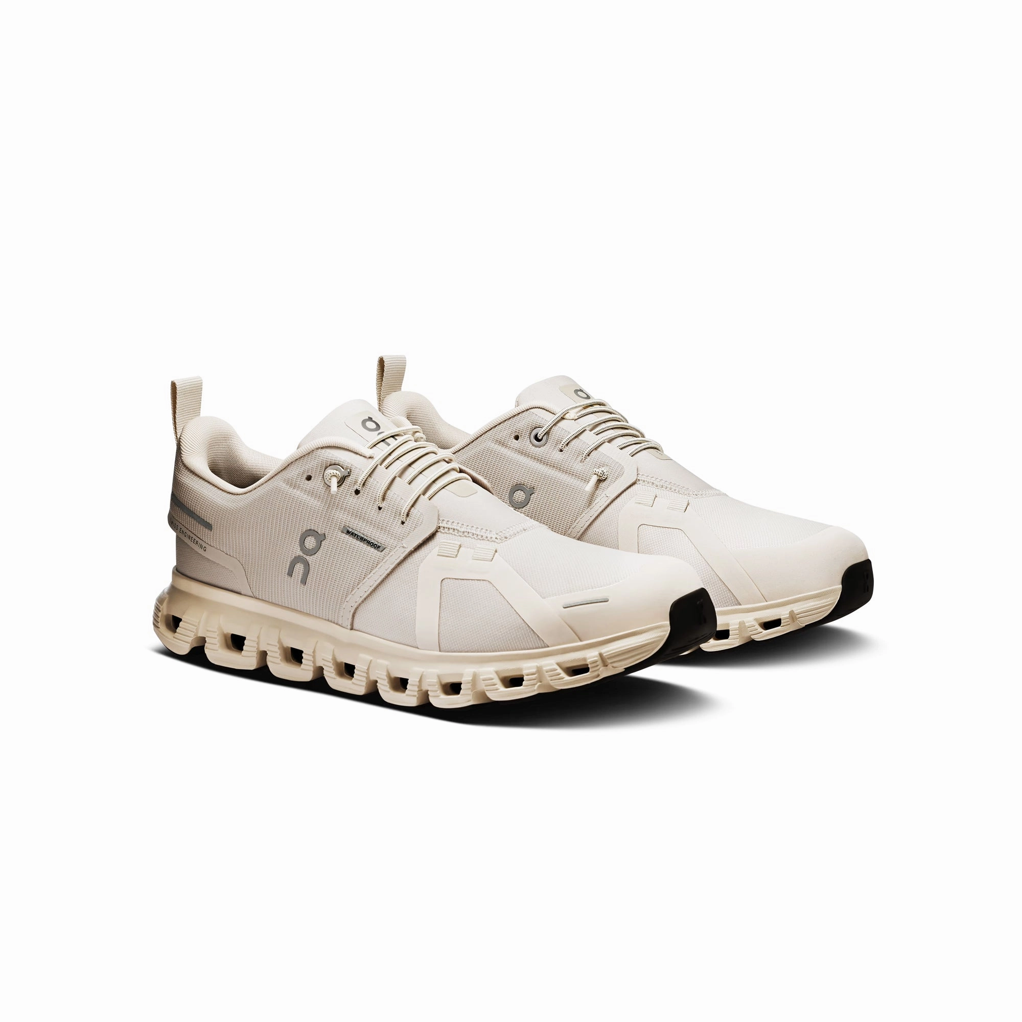 running in a desert area Functional Shoes On Running Womens Cloud 6 WP Shoes