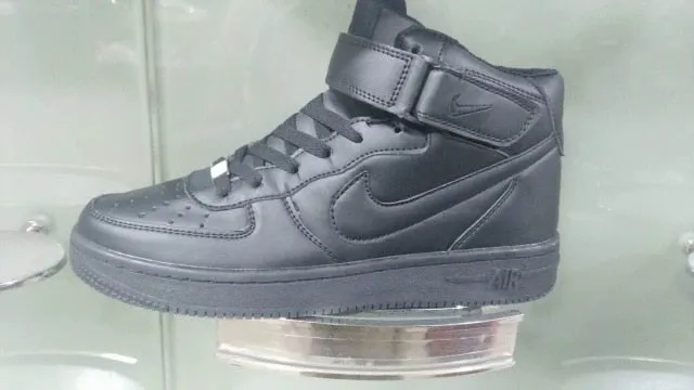 Original  Fashion High-top  Air Force 1 AF1 Men's Skateboarding Shoes Sports Wear Resistant Outdoor Women Sneakers