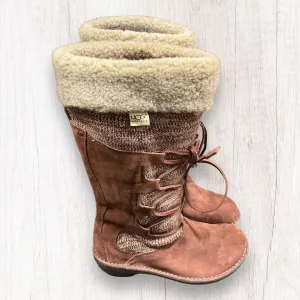 Refined touch Street Edge Brown Boots Mid-calf Flats Ugg, Size 7