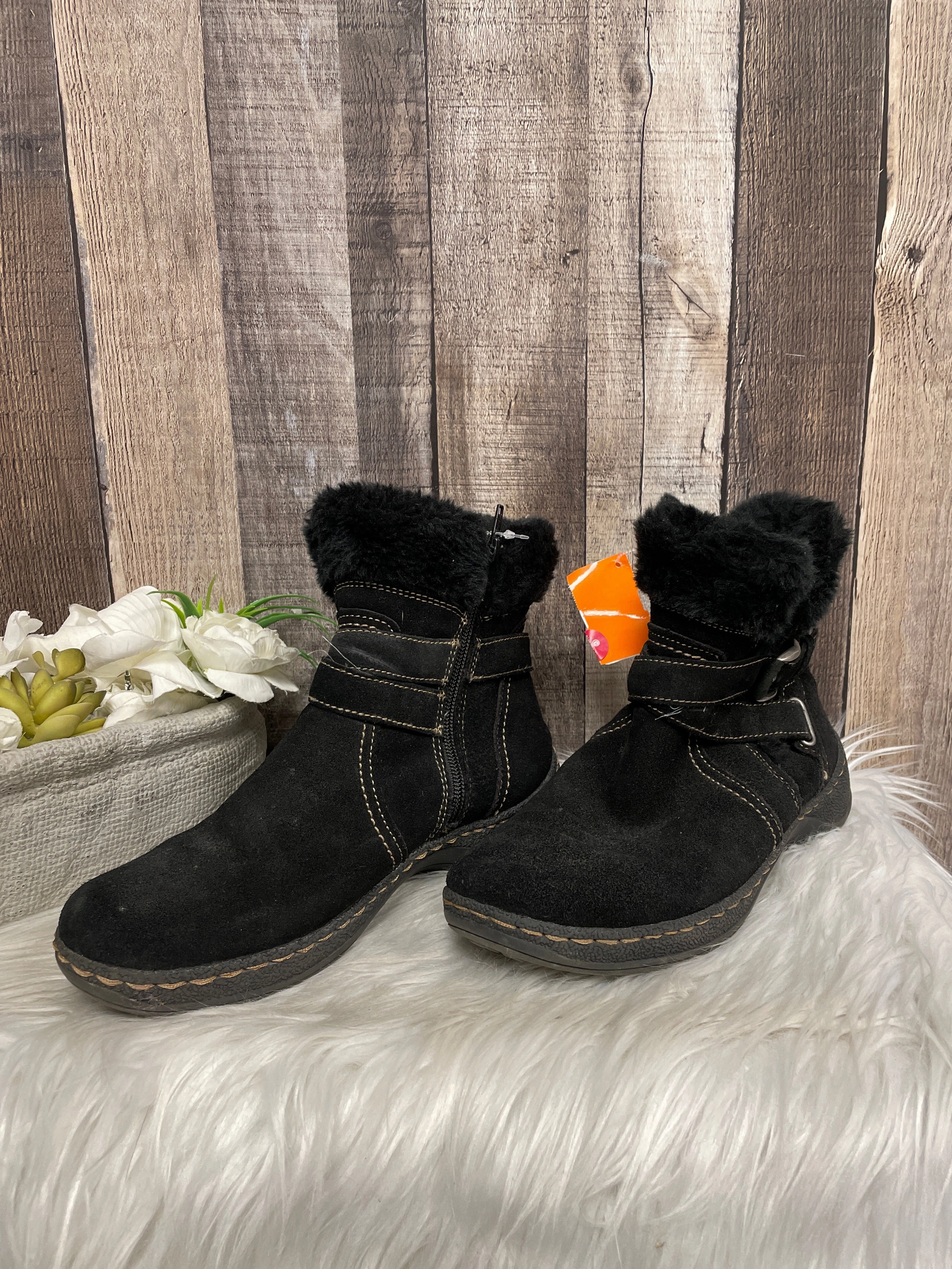 Feather Light Night Travel Mud Resistant Outdoor Trek Boots Ankle Flats By Cme  Size: 7.5